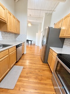 Foto 6 de Condominio en renta en 390 Charles Street #214, Bridgeport, CT — $2,000/mes