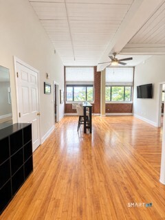 Foto 8 de Condominio en renta en 390 Charles Street #214, Bridgeport, CT — $2,000/mes