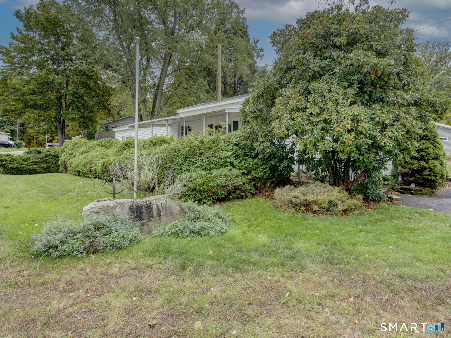 14 Hillpond Drive photo 2