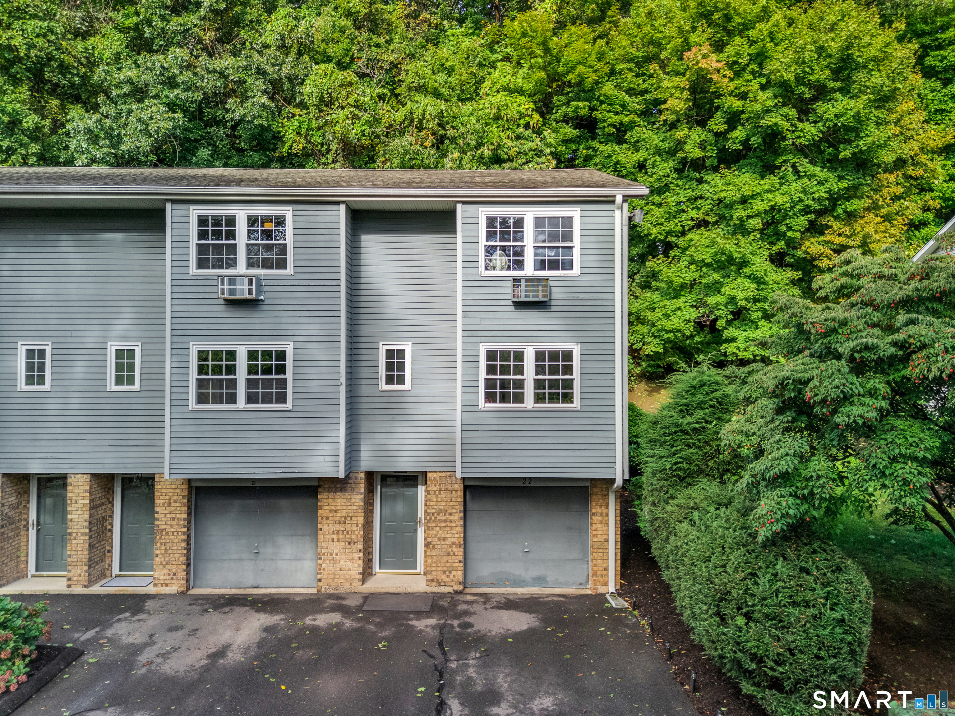 Photo 1 of Townhouse for sale at 250 Summer St #22I, Plantsville, CT 06479 | MLS# 24209244 | Listing updated on 2026-10-06