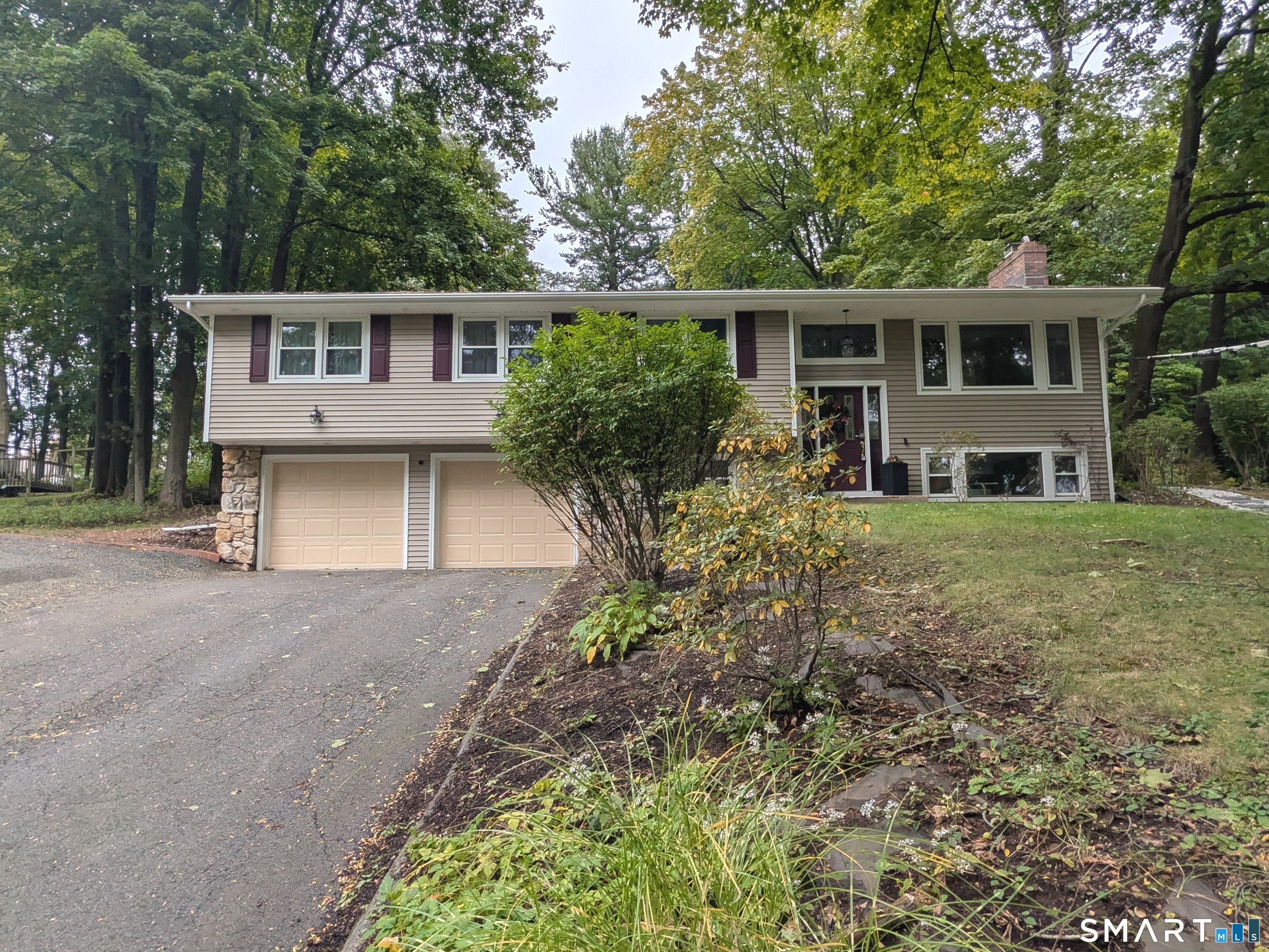 Photo 1 of Single family home for sale at 746 Avery St, South Windsor, CT 06074 | MLS# 24202068 | Listing updated on 2026-10-07