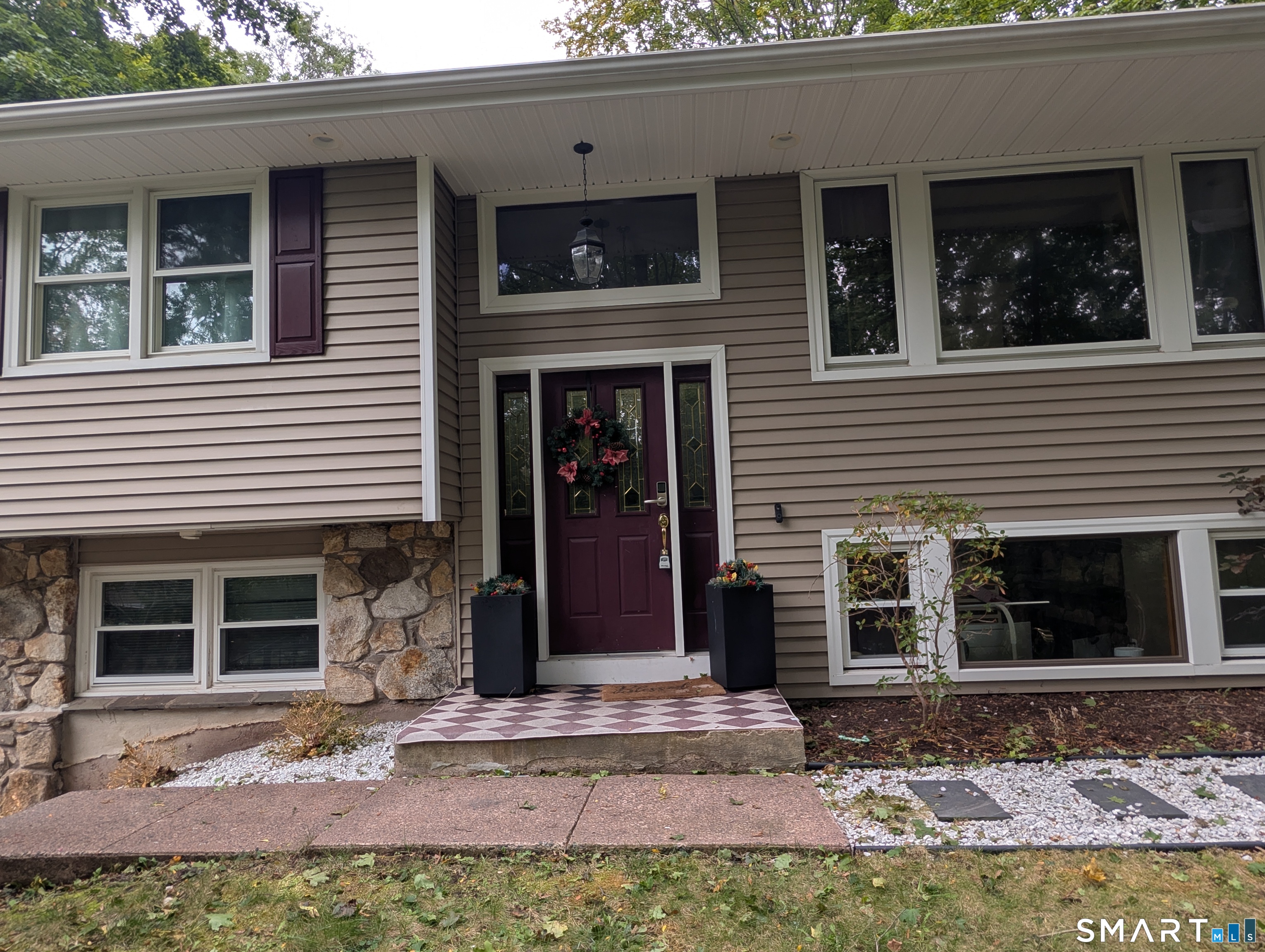 Photo 3 of Single family home for sale at 746 Avery St, South Windsor, CT 06074 | MLS# 24202068 | Listing updated on 2026-10-07