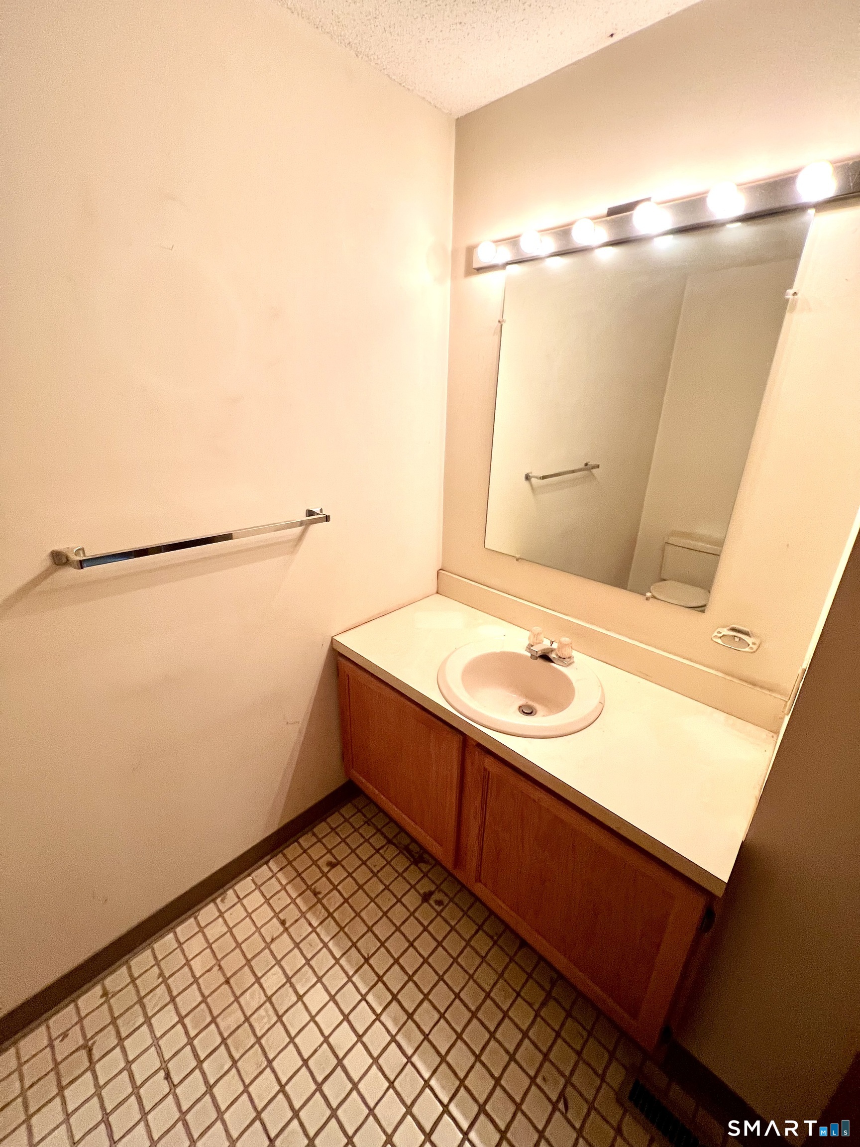 410 Farmington Avenue, #G2, New Britain, CT 06051