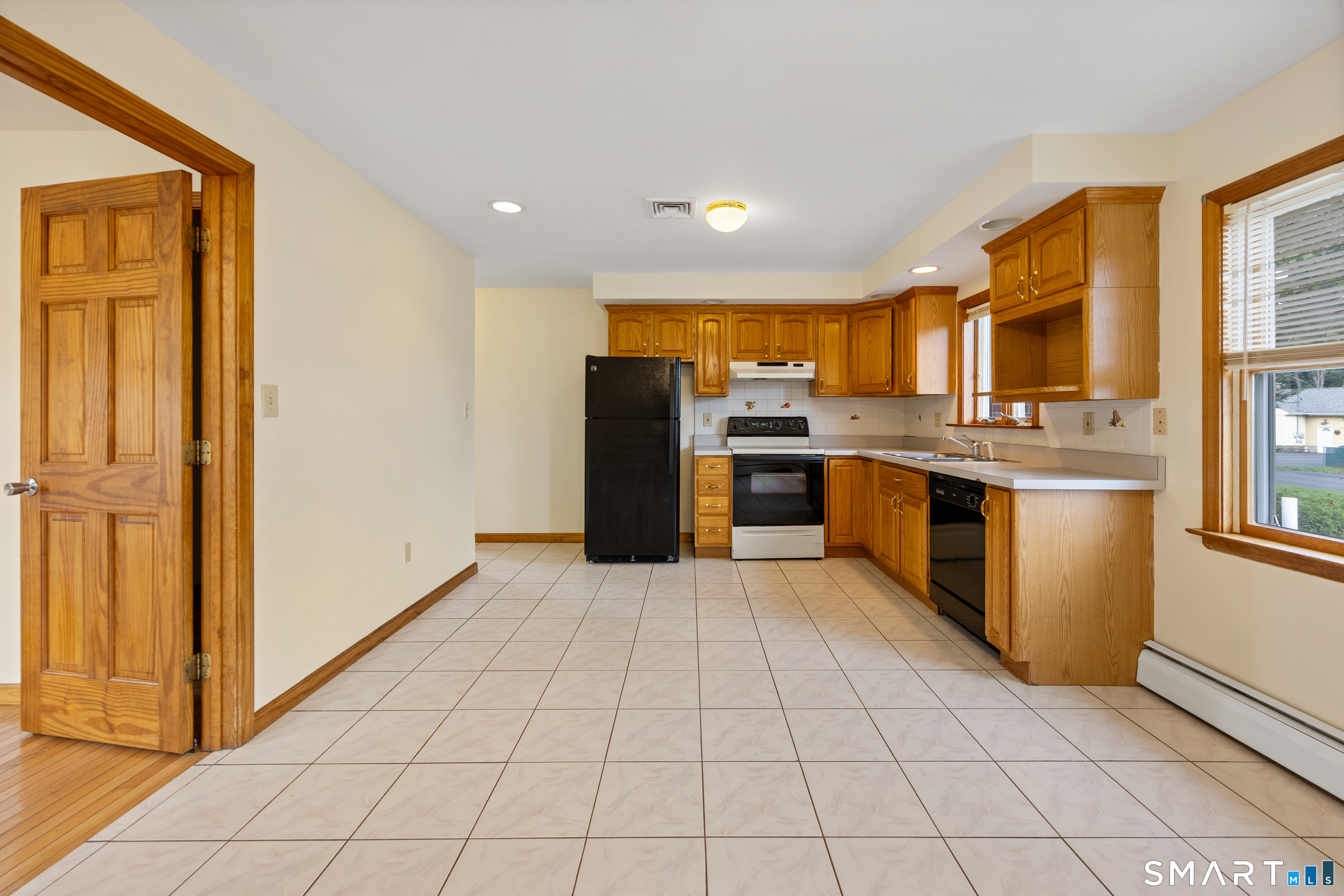 106 Howard Avenue photo 24