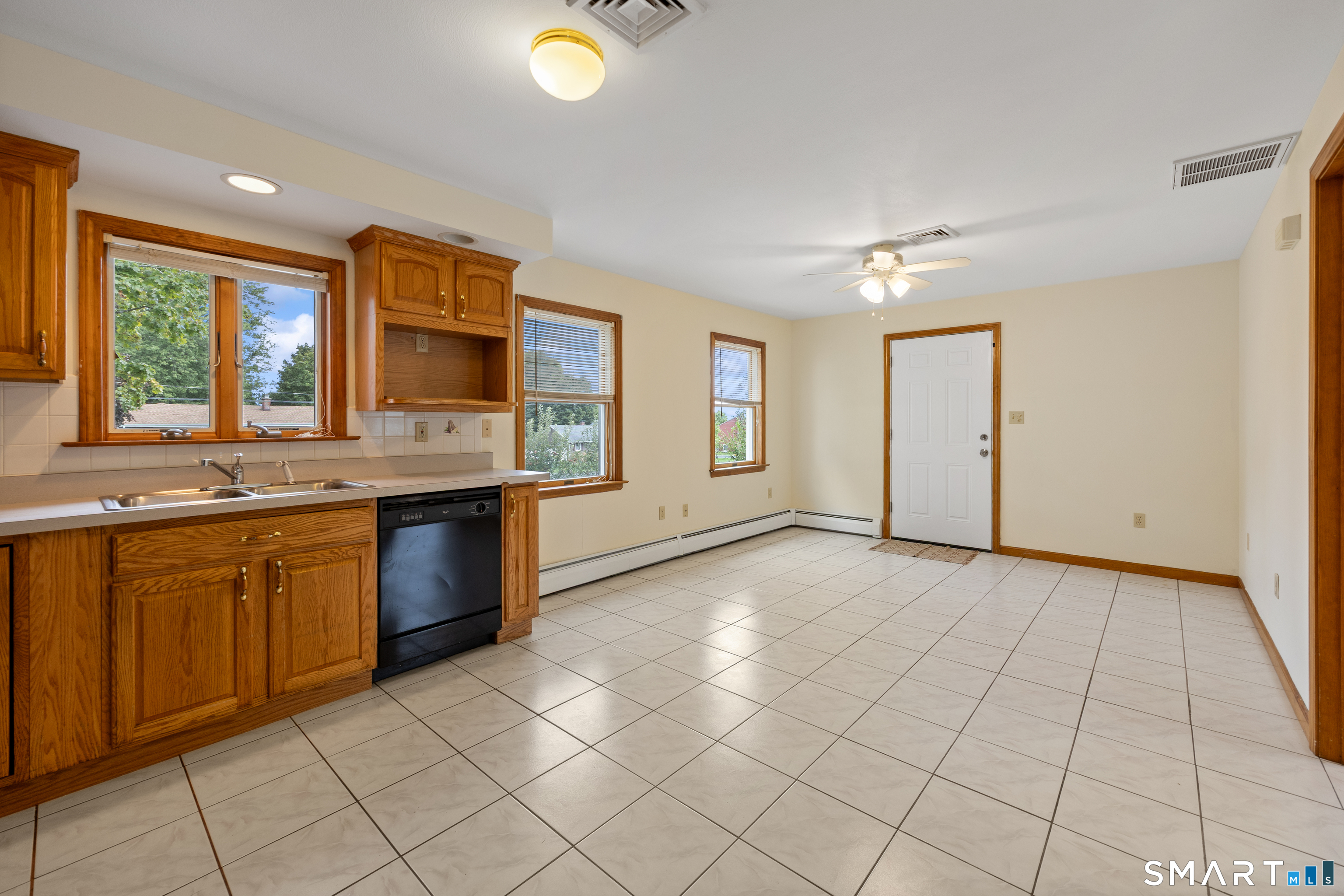 106 Howard Avenue photo 26