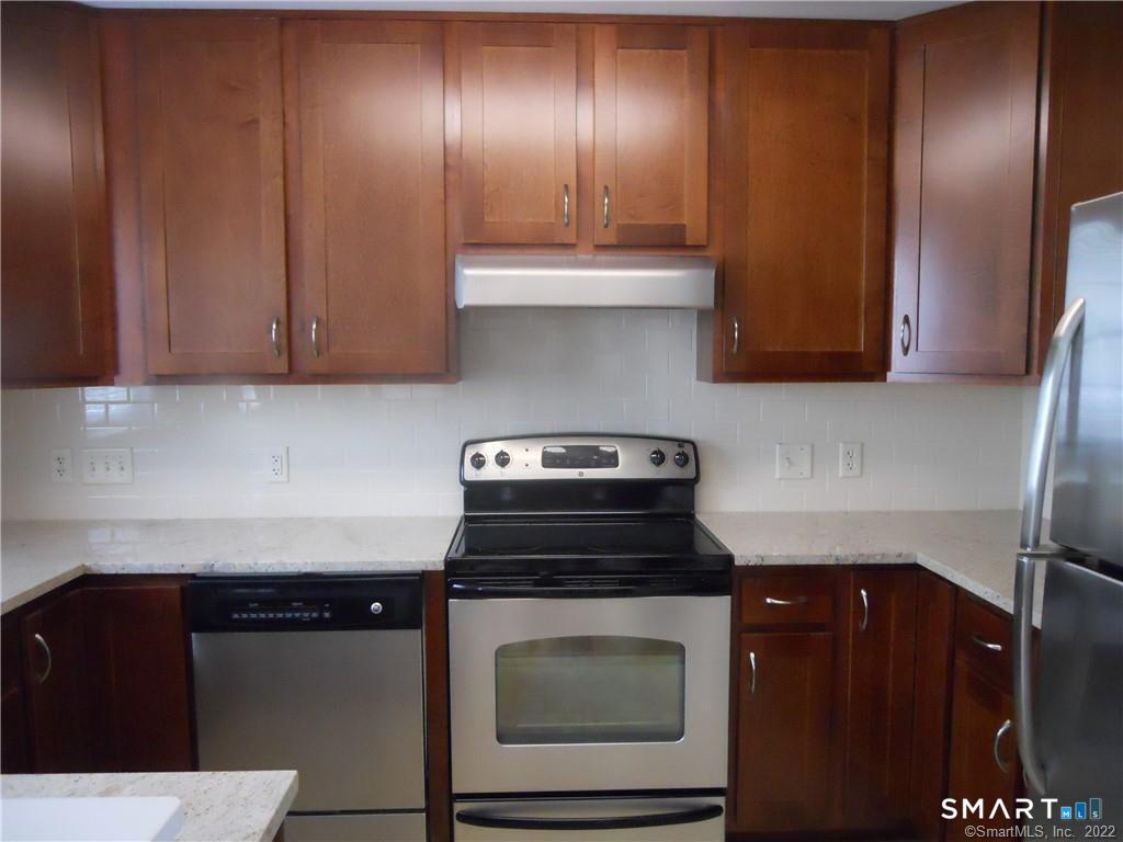 66 Stoneridge Circle photo 3