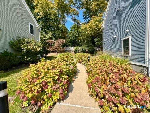 66 Stoneridge Circle photo 9