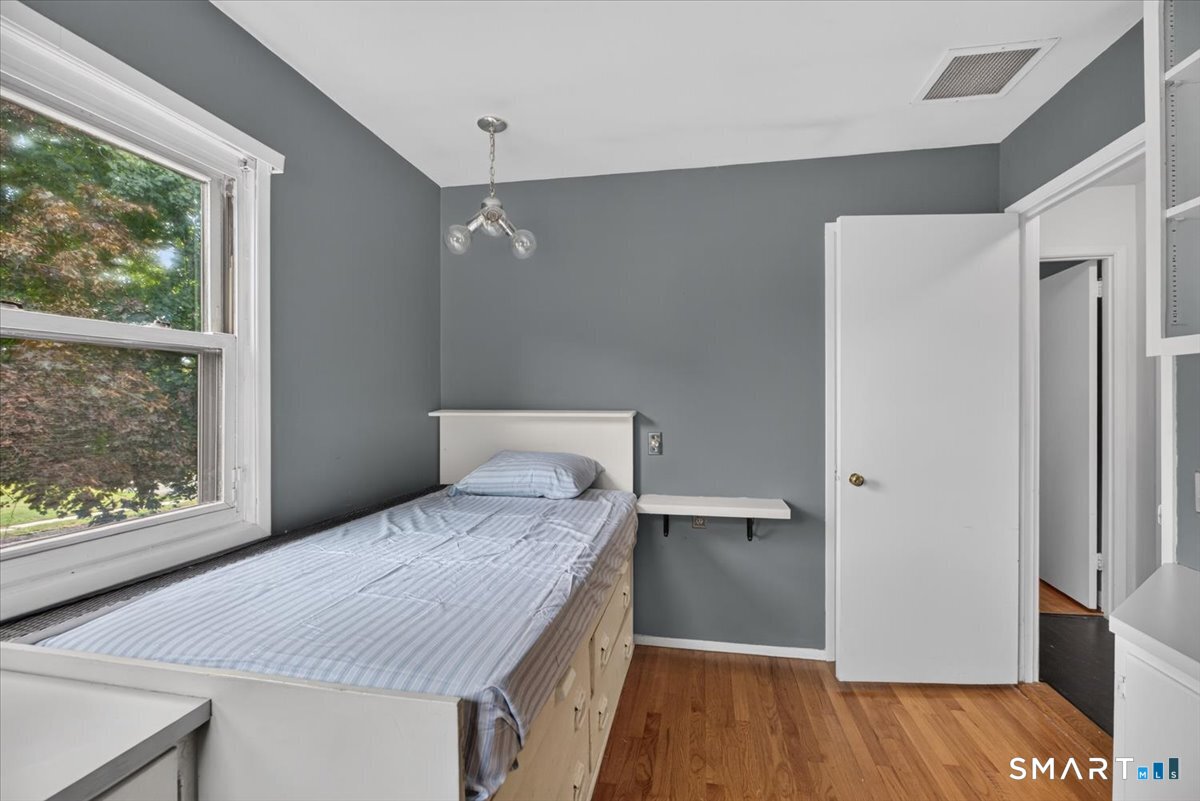 71 Brewster Road photo 31