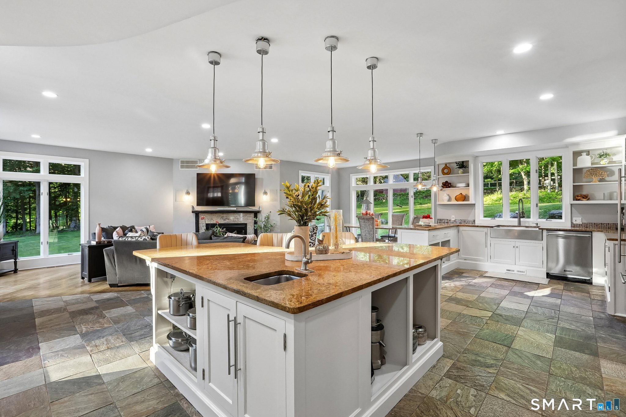 Photo 3 of Single family home for sale at 37 West Ln, South Salem, NY 10590 | MLS# 24209643 | Listing updated on 2026-10-01