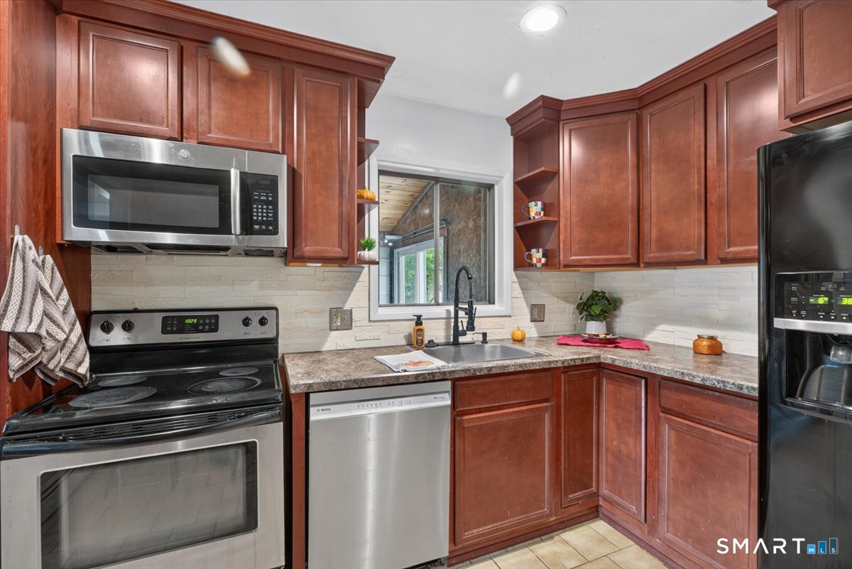 71 Brewster Road photo 22