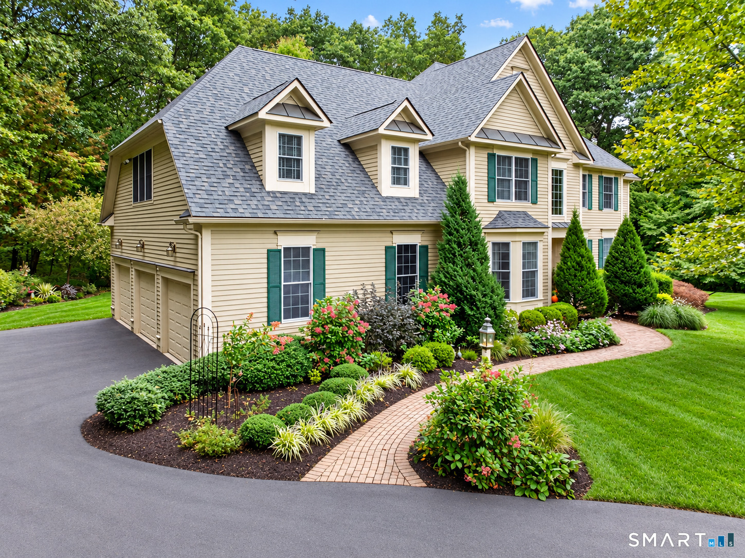 Photo 2 of Single family home for sale at 15 Queens Peak, Canton, CT 06019 | MLS# 24208604 | Listing updated on 2026-10-03