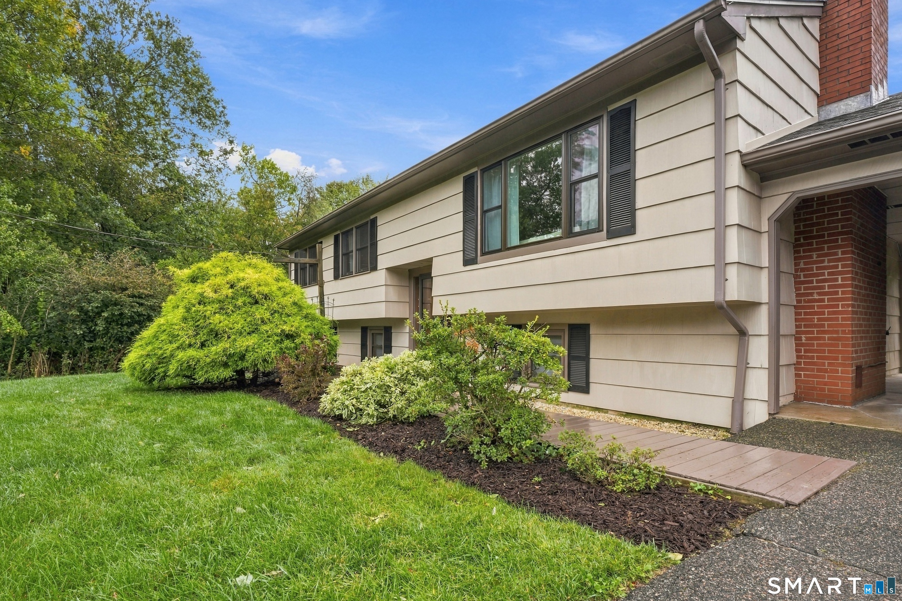Photo 2 of Single family home for sale at 30 Dellwood Dr, Milford, CT 06460 | MLS# 24210352 | Listing updated on 2026-10-06