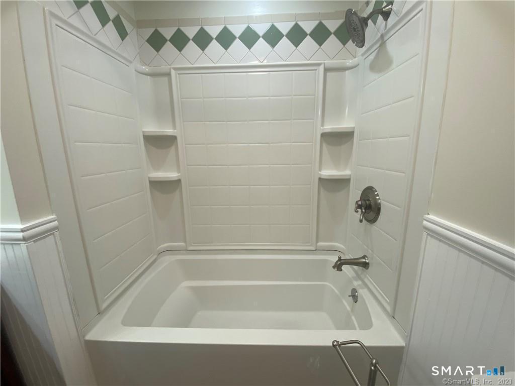 Foto 9 de Condominio en renta en 372 Anton Drive #372, Bridgeport, CT — $2,550/mes