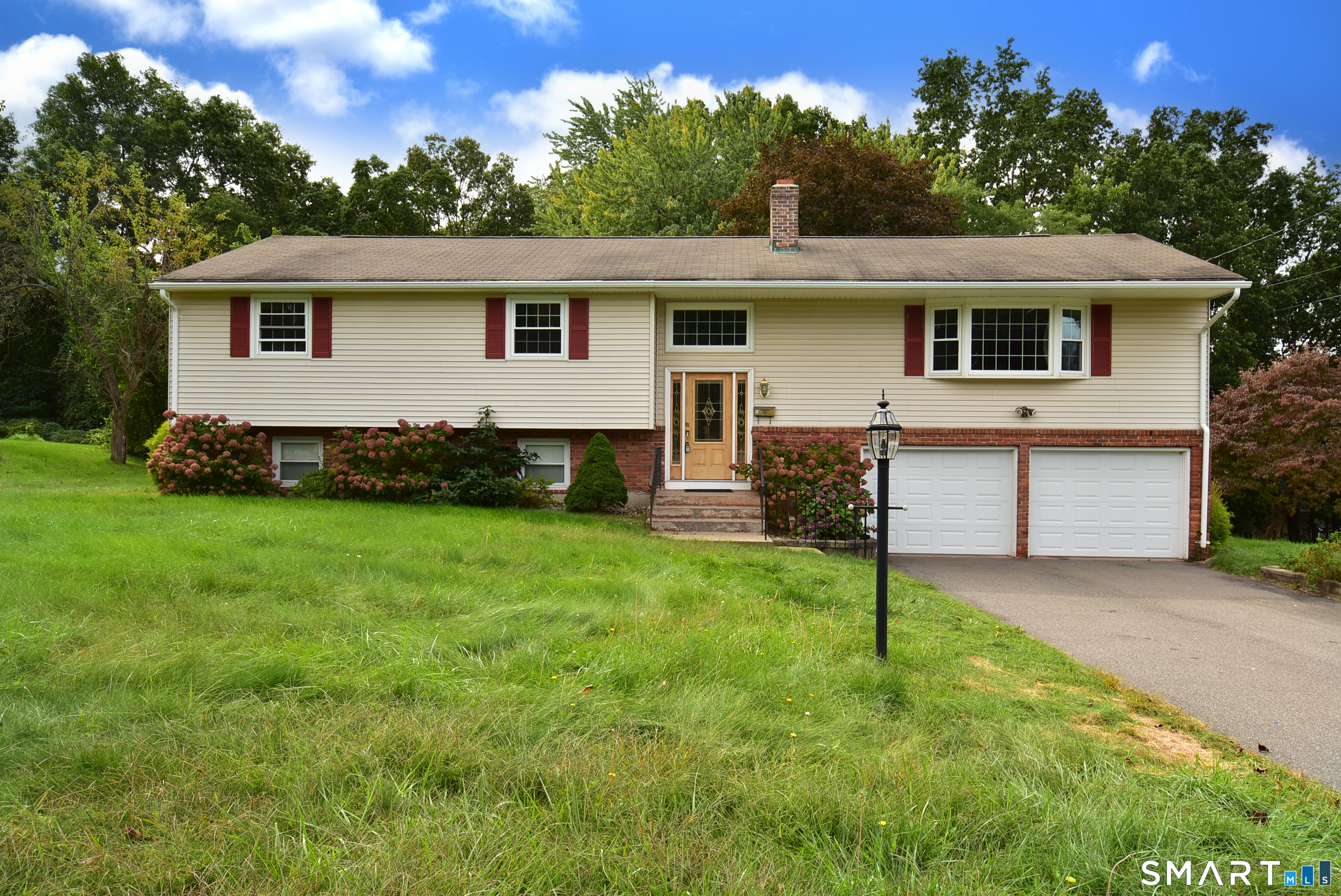 Photo 1 of Single family home for sale at 50 Valley View Dr, South Windsor, CT 06074 | MLS# 24195338 | Listing updated on 2026-10-04