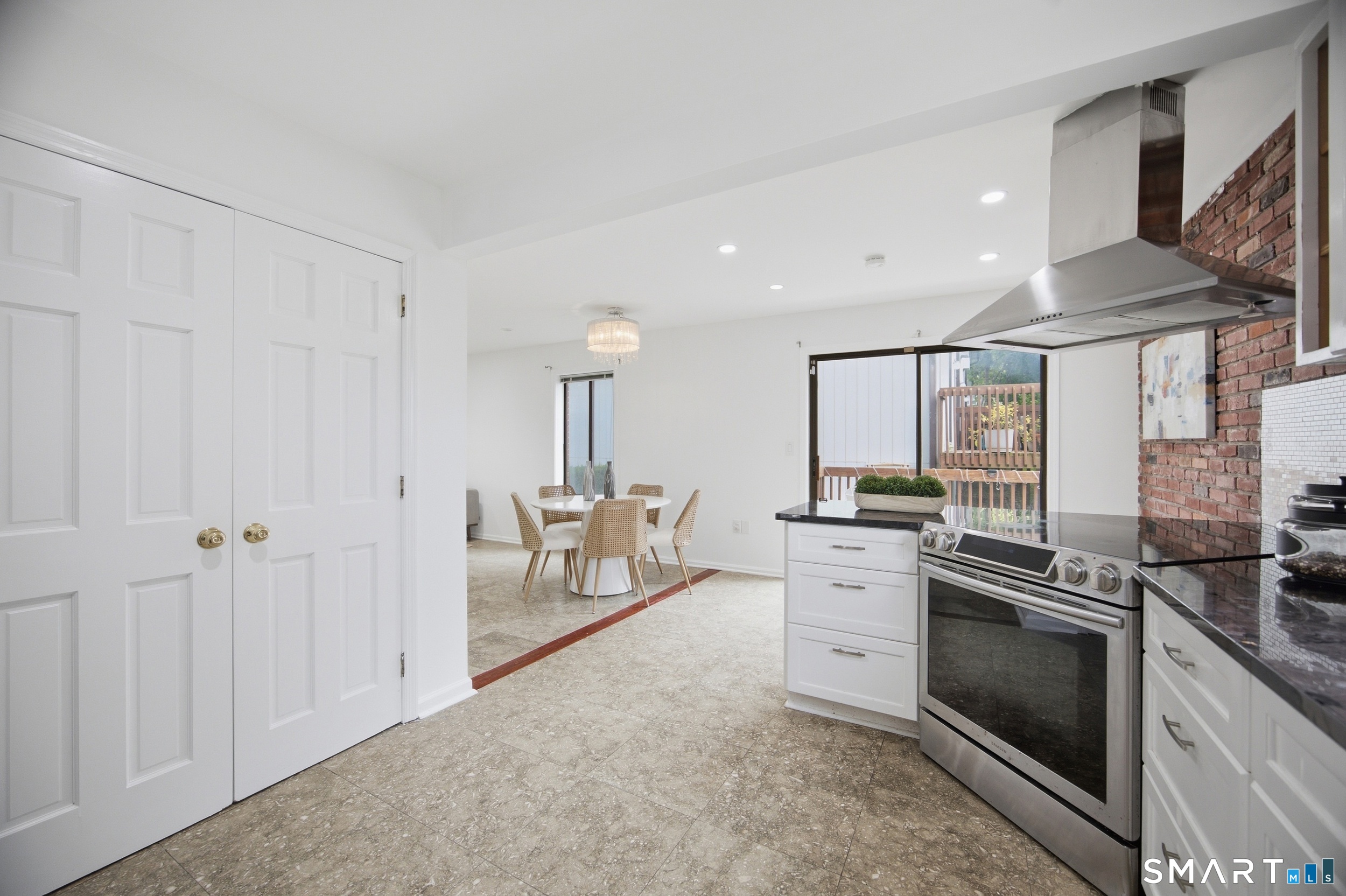 33 Colonial Road Unit #4 photo 10