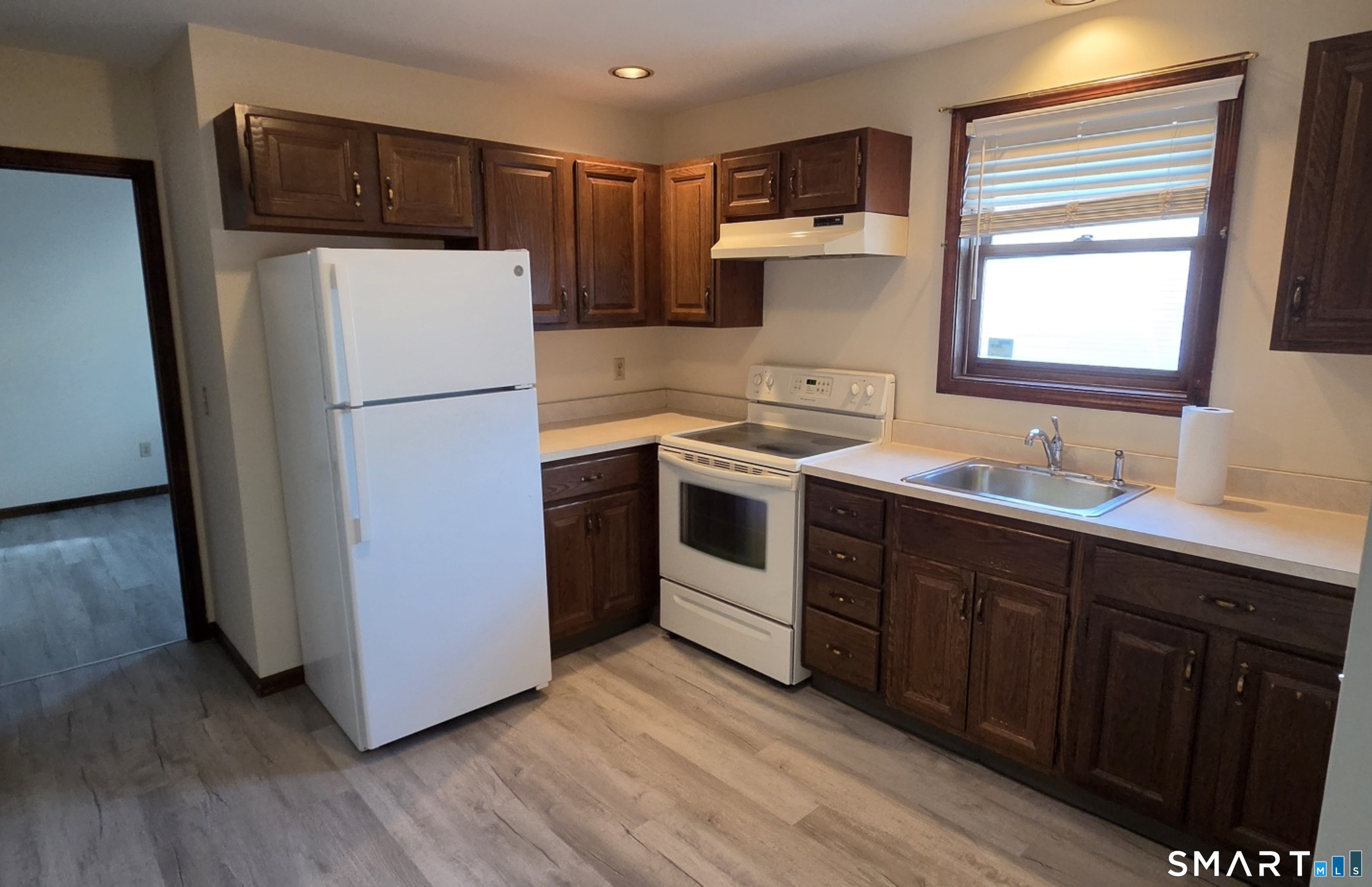 Foto 6 de Apartamento en renta en 132 Greenwood Avenue #2B, Bethel, CT — $1,800/mes