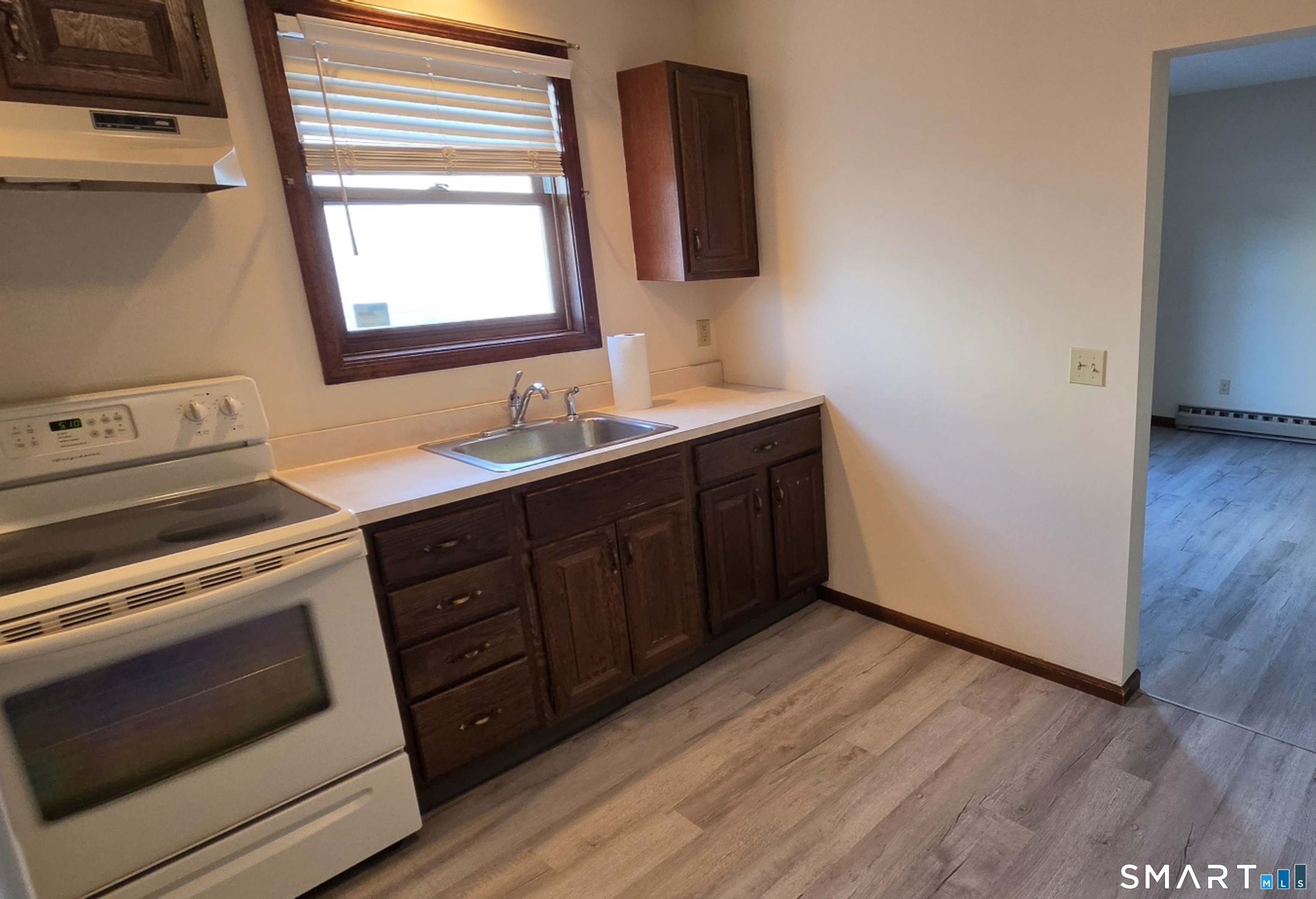 Foto 7 de Apartamento en renta en 132 Greenwood Avenue #2B, Bethel, CT — $1,800/mes