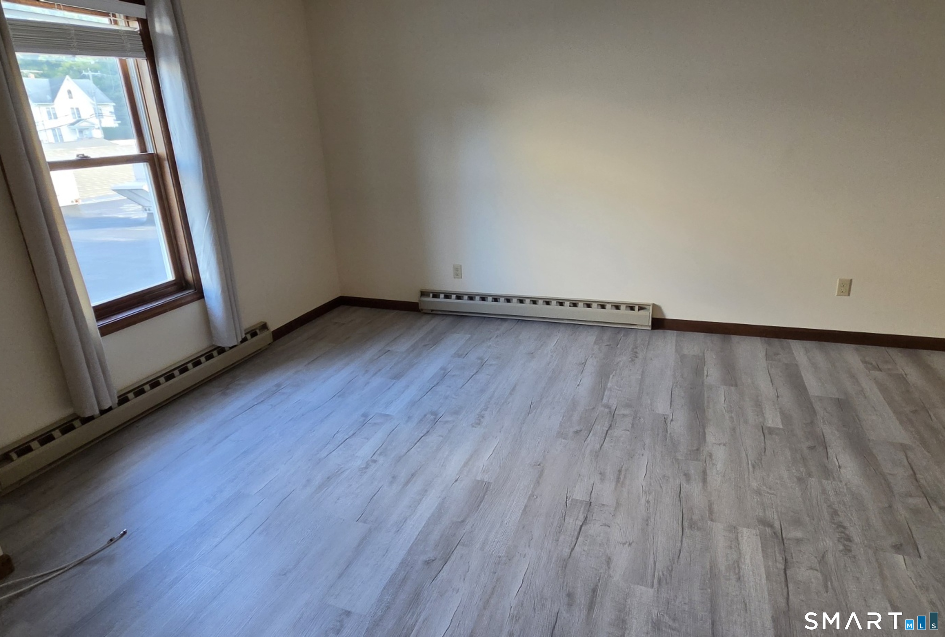 Foto 8 de Apartamento en renta en 132 Greenwood Avenue #2B, Bethel, CT — $1,800/mes