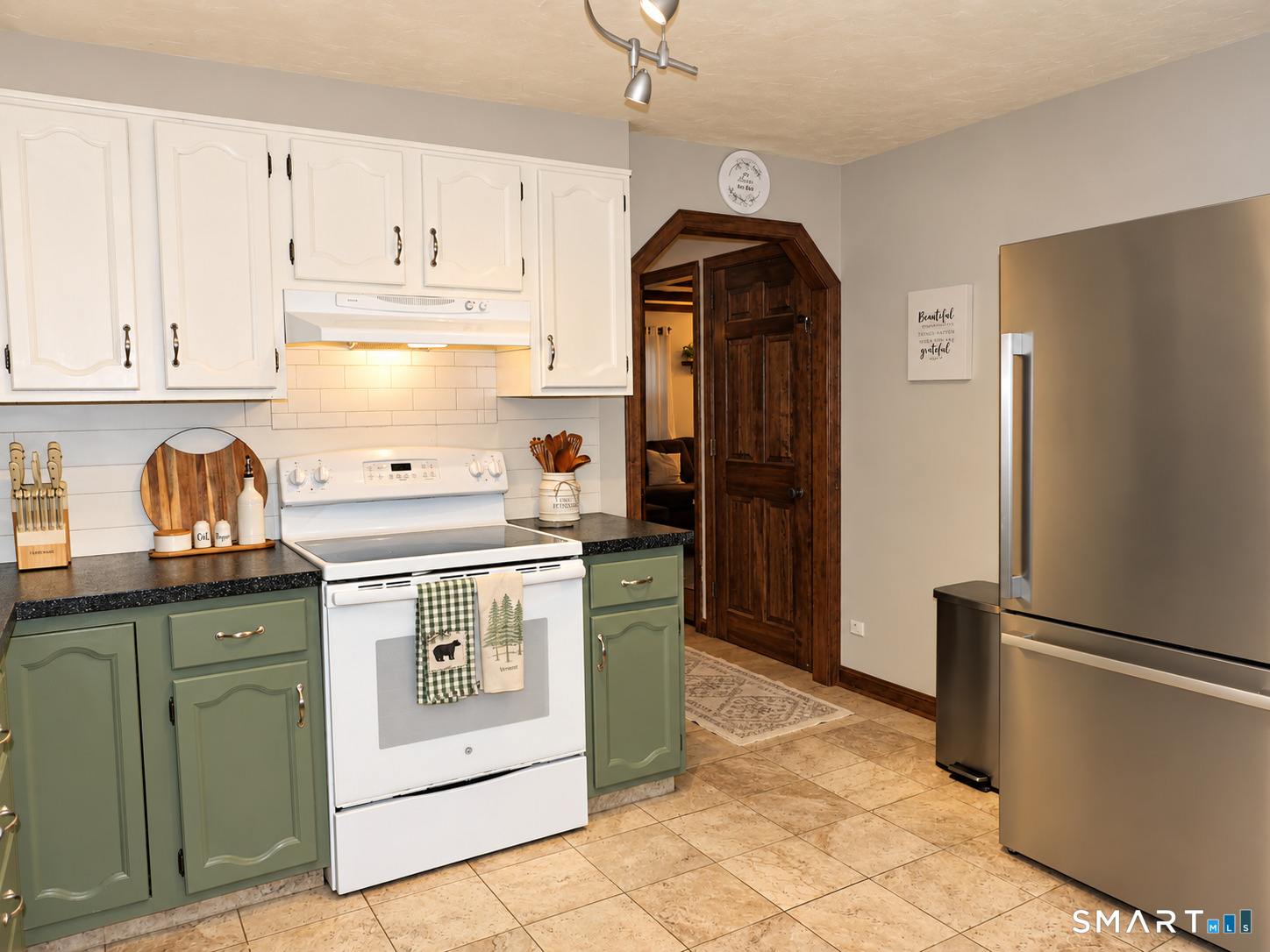 344 Charles Street photo 12