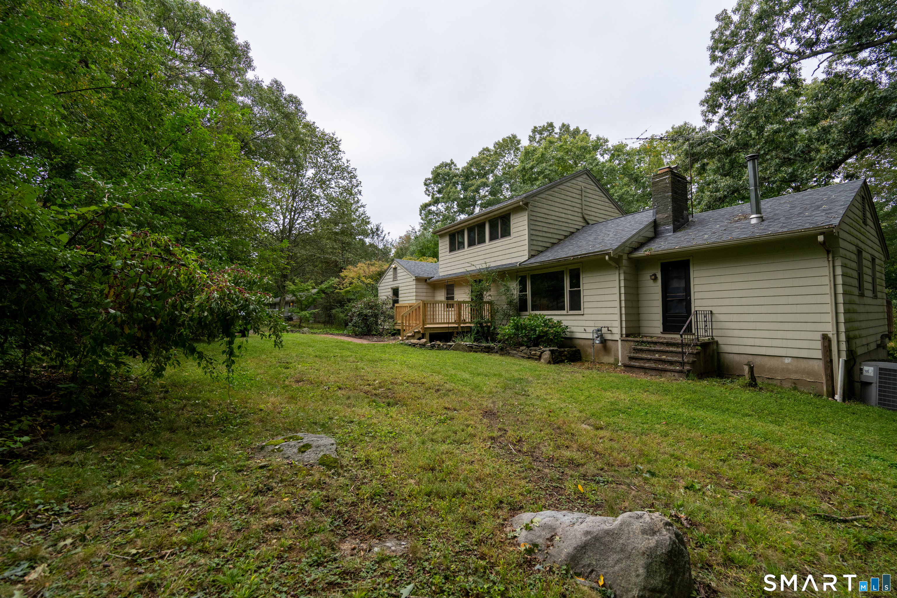 Photo 3 of Single family home for sale at 1149 Warner Hl Rd, Stratford, CT 06614 | MLS# 24203648 | Listing updated on 2026-10-06