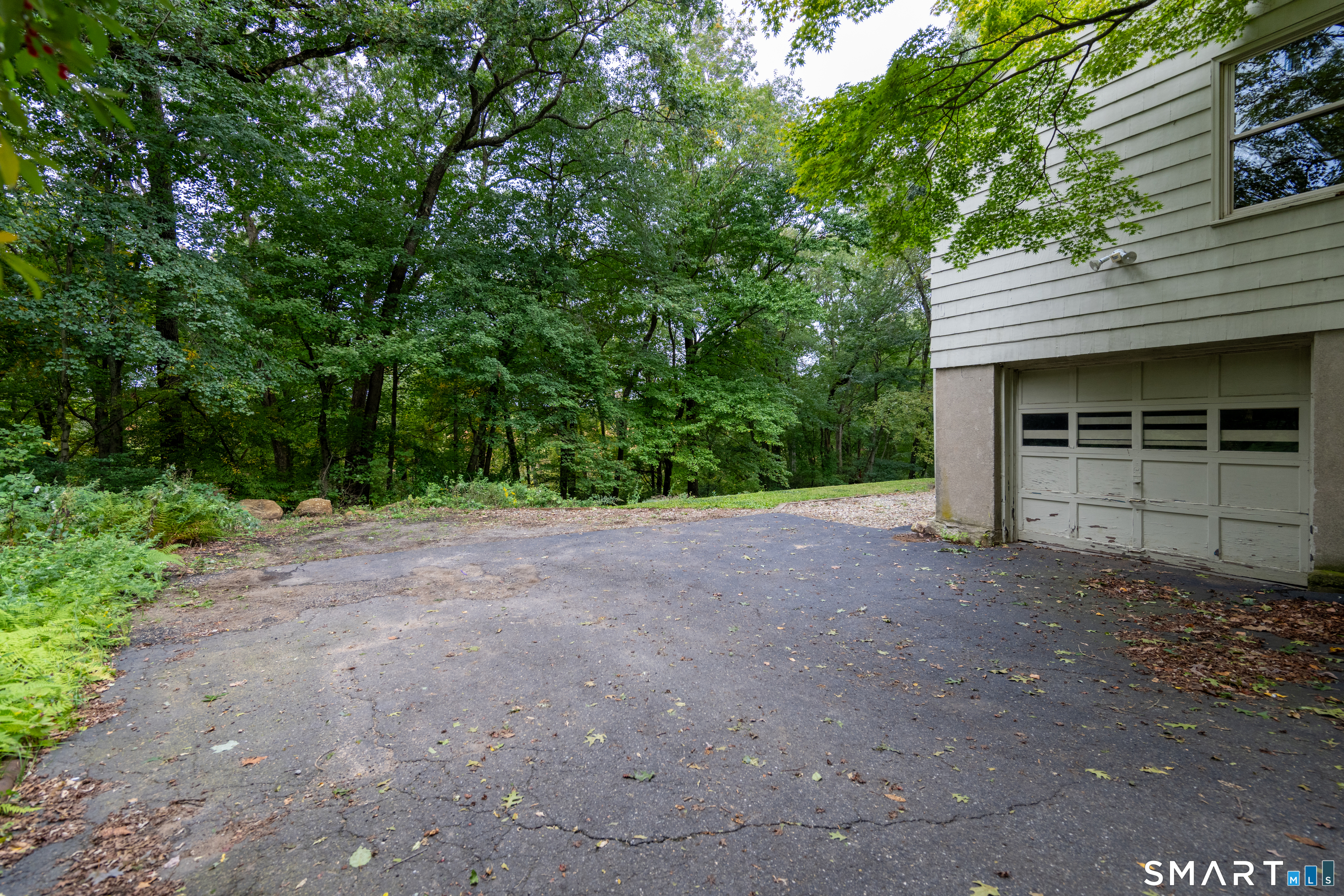 Photo 4 of Single family home for sale at 1149 Warner Hl Rd, Stratford, CT 06614 | MLS# 24203648 | Listing updated on 2026-10-06