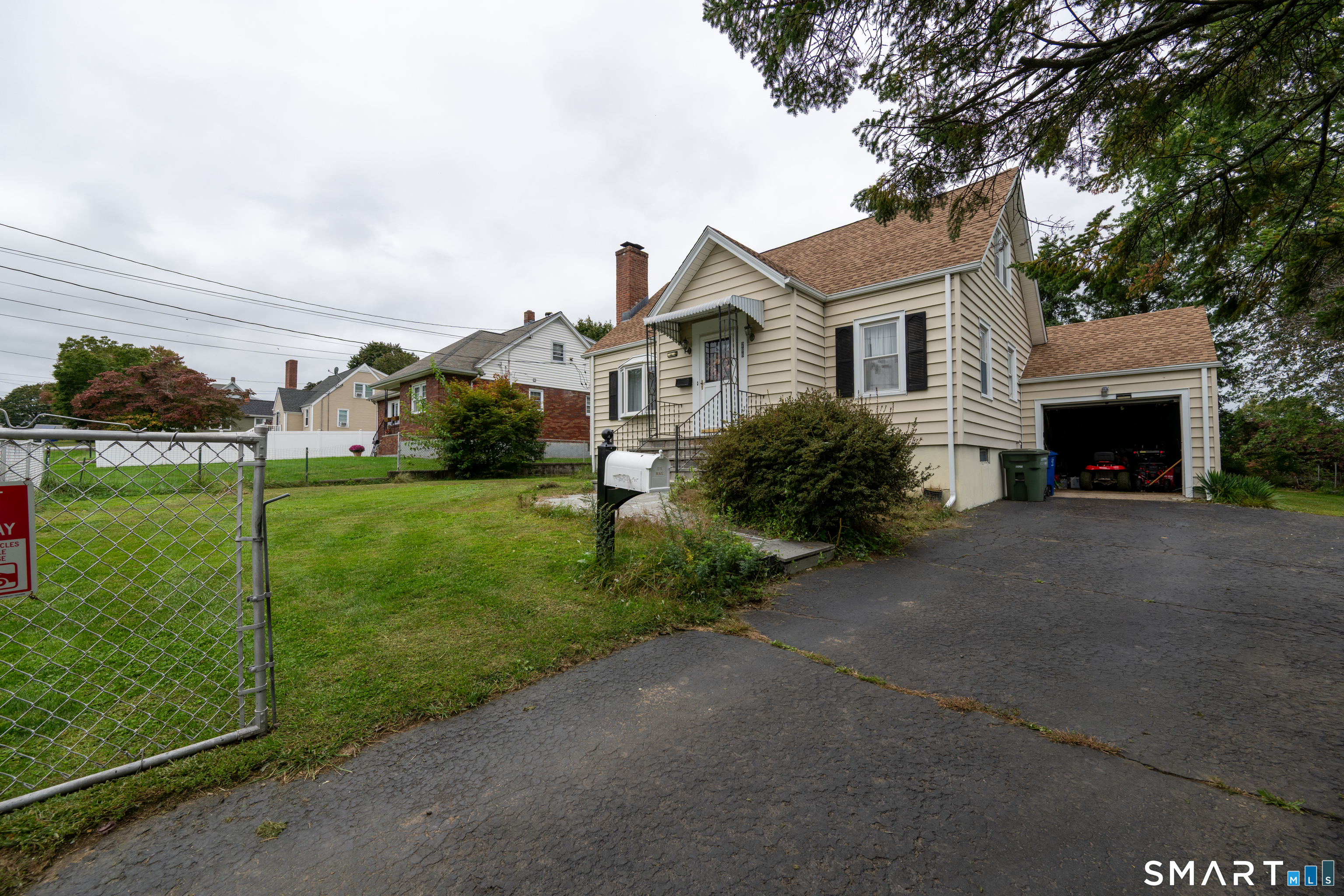 Photo 2 of Single family home for sale at 286 Sylvan St, Bridgeport, CT 06606 | MLS# 24209994 | Listing updated on 2026-10-06