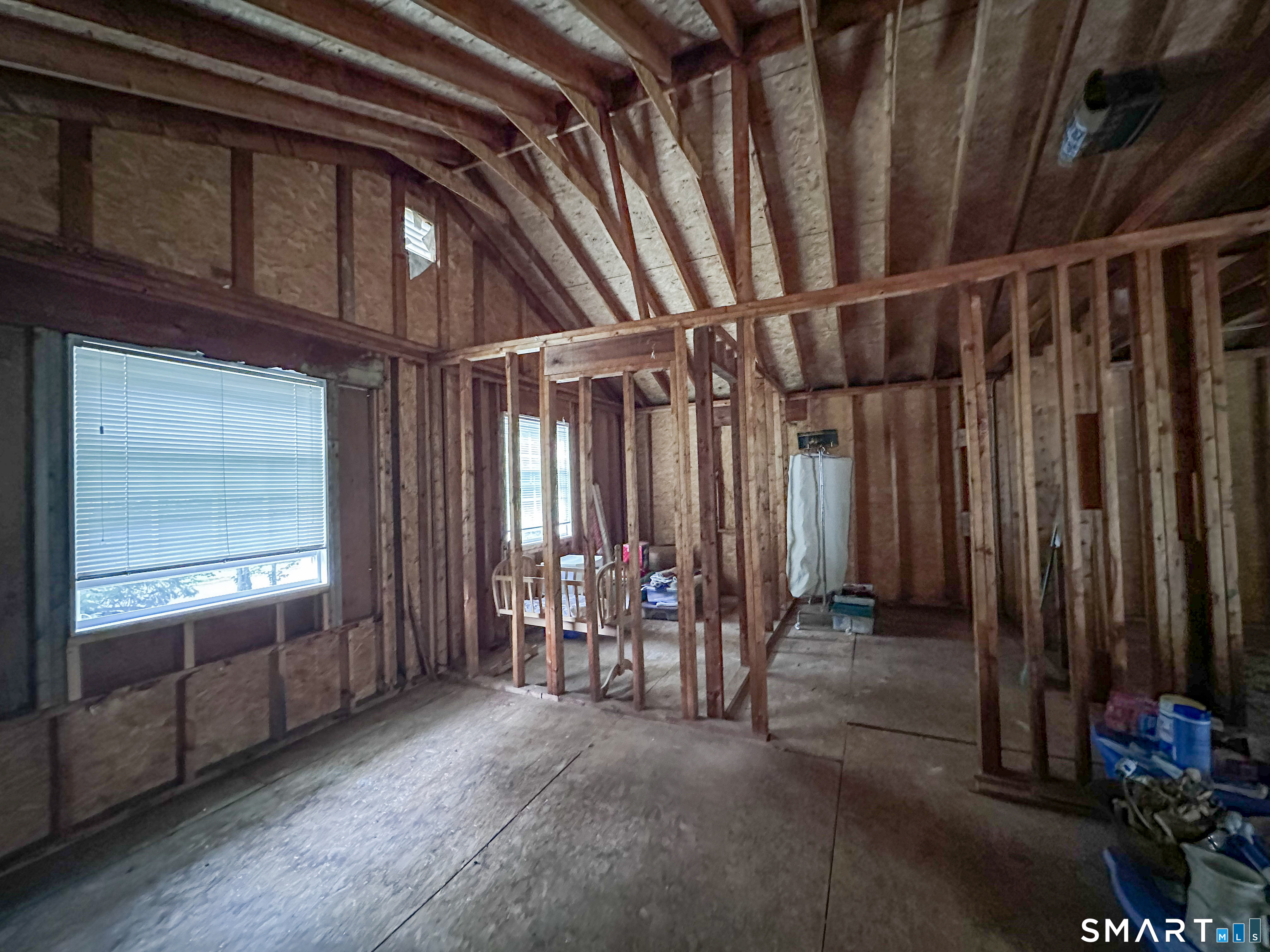 Potential in-law/ flex space over garage