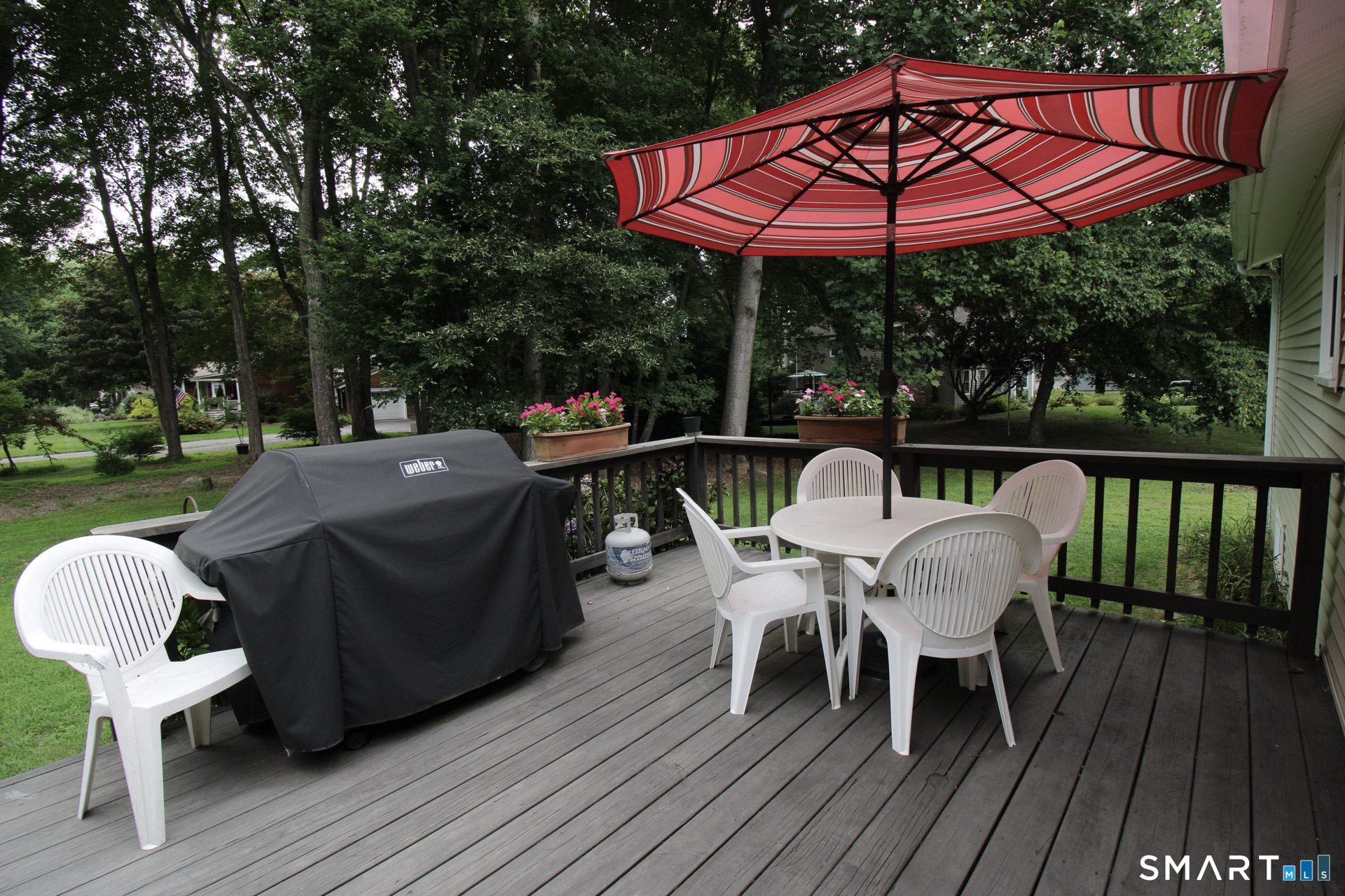 Deck off of dining area in kitchen 