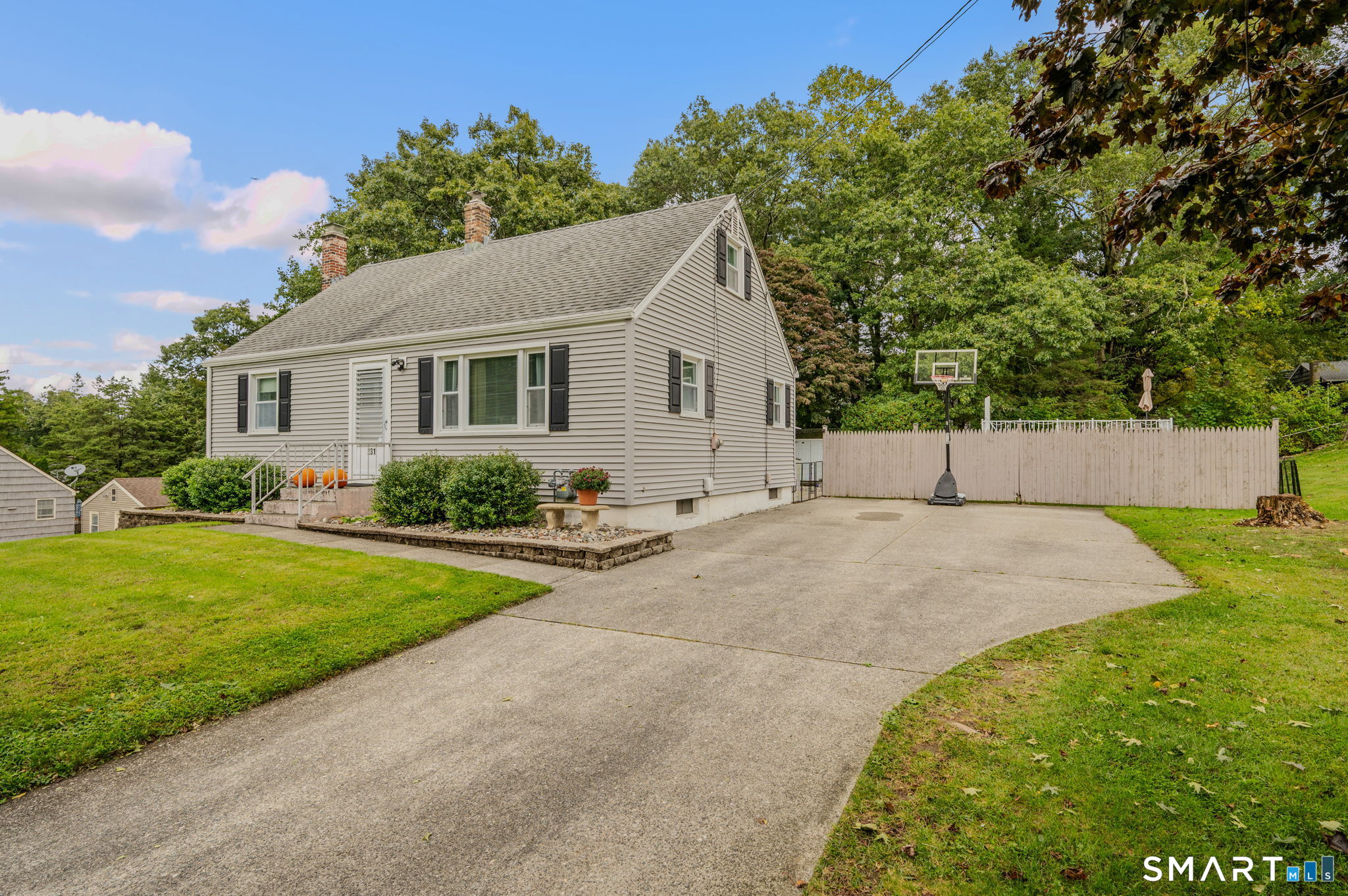 Photo 1 of Single family home for sale at 231 Connecticut Blvd, New London, CT 06370 | MLS# 24204919 | Listing updated on 2026-10-05