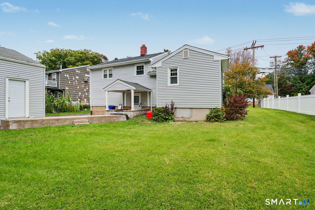 Foto 6 de Casa en venta en 1991 Old Town Road, Bridgeport, CT — $495,000