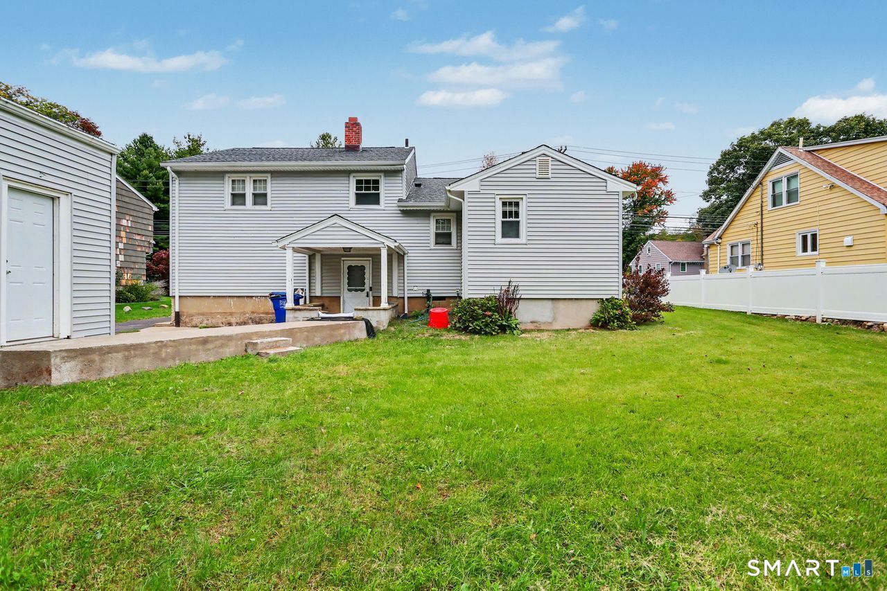 Foto 7 de Casa en venta en 1991 Old Town Road, Bridgeport, CT — $495,000