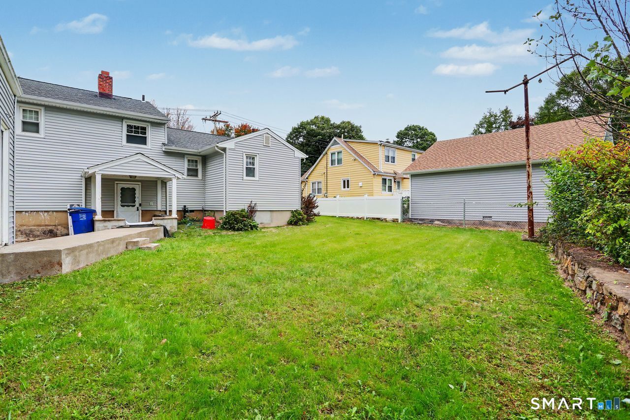 Foto 8 de Casa en venta en 1991 Old Town Road, Bridgeport, CT — $495,000