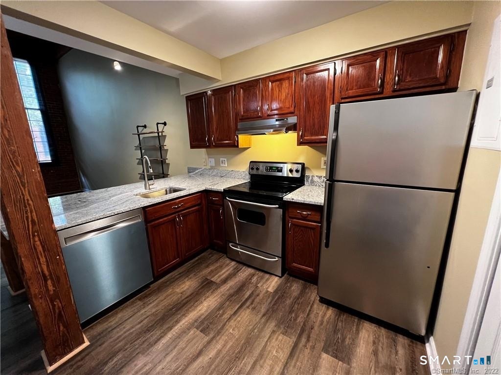 Foto 7 de Condominio en renta en 25 Grand Street #109, Norwalk, CT — $2,300/mes
