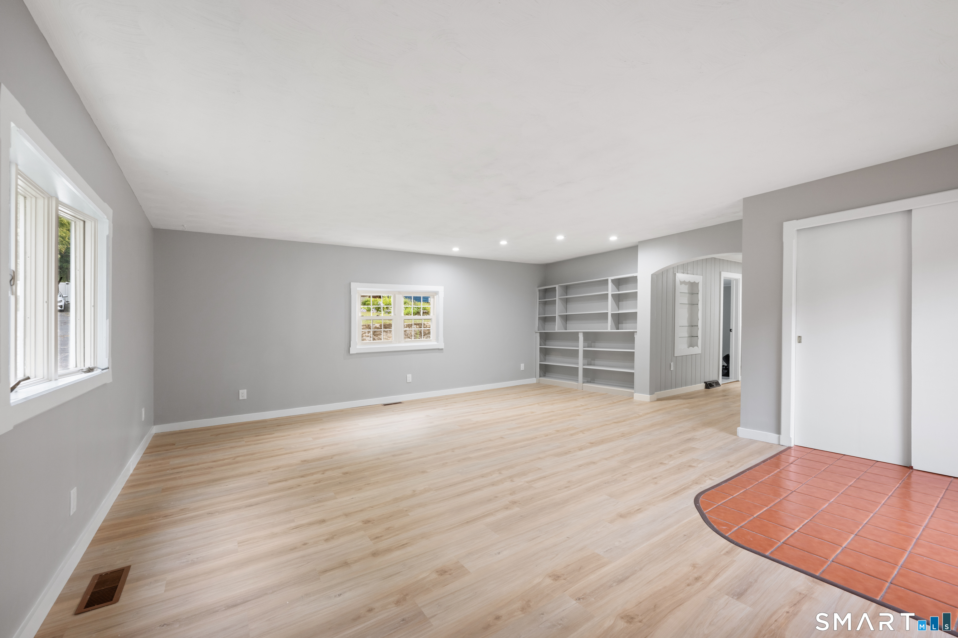 8 Hillside Road photo 12