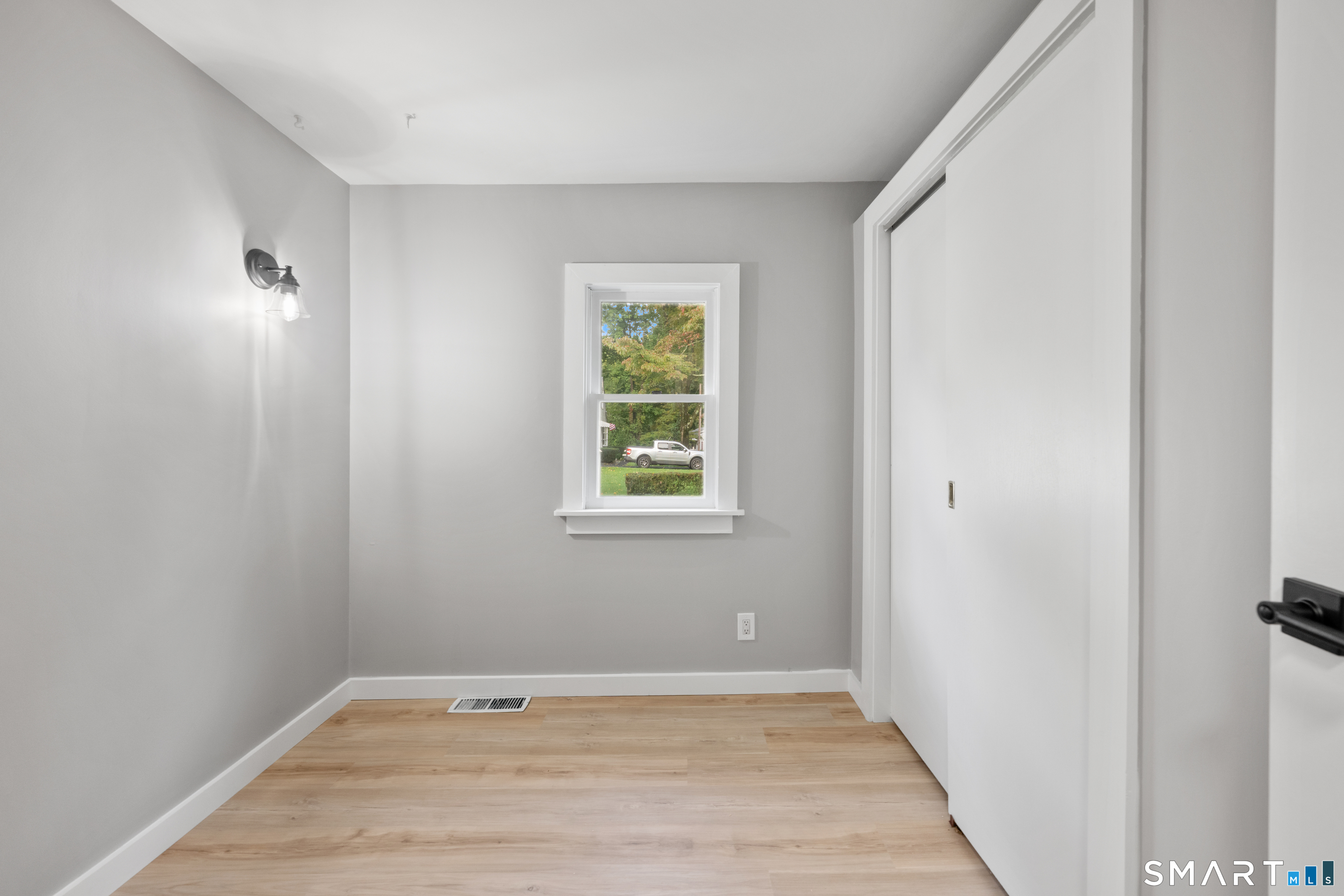 8 Hillside Road photo 15