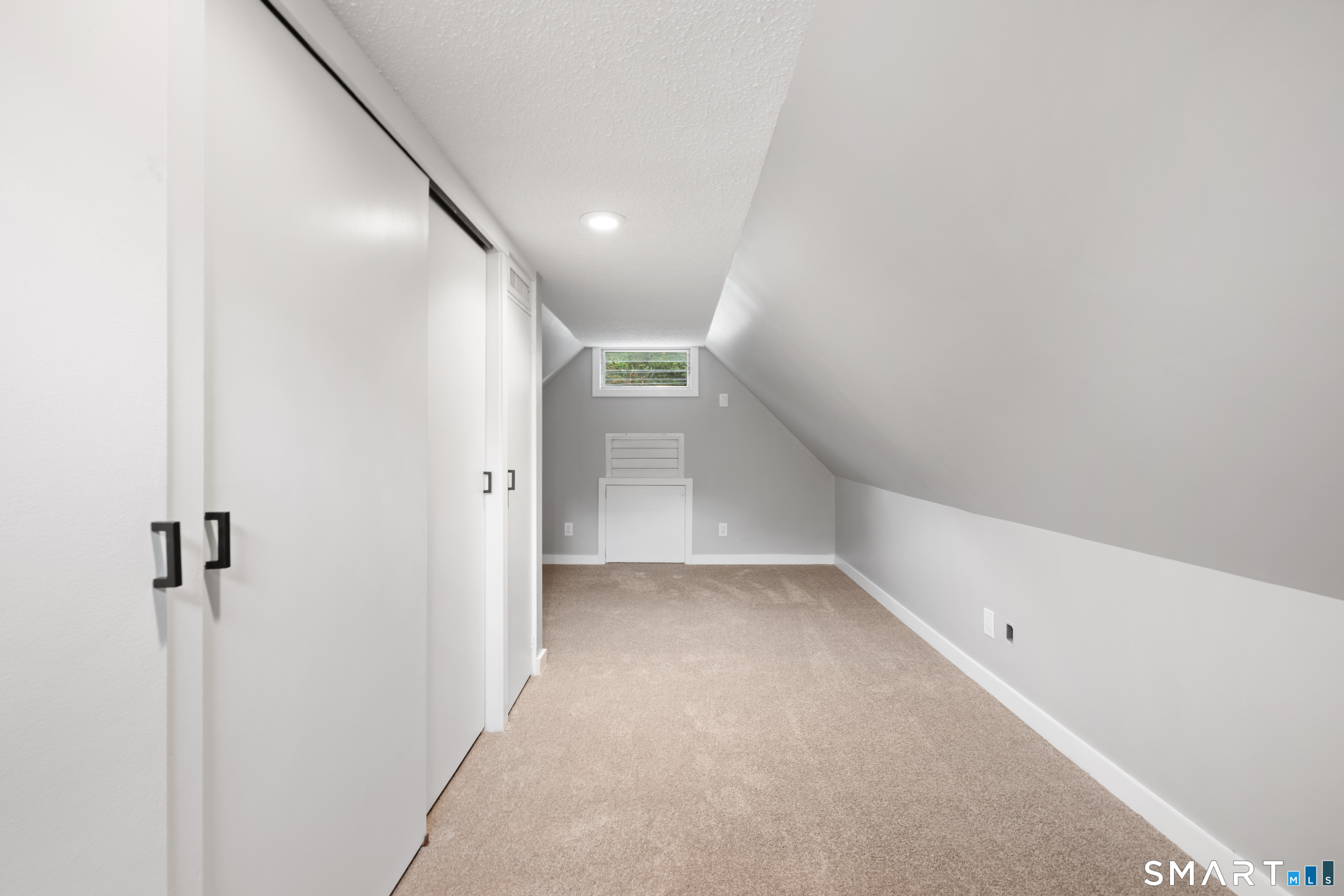 8 Hillside Road photo 18