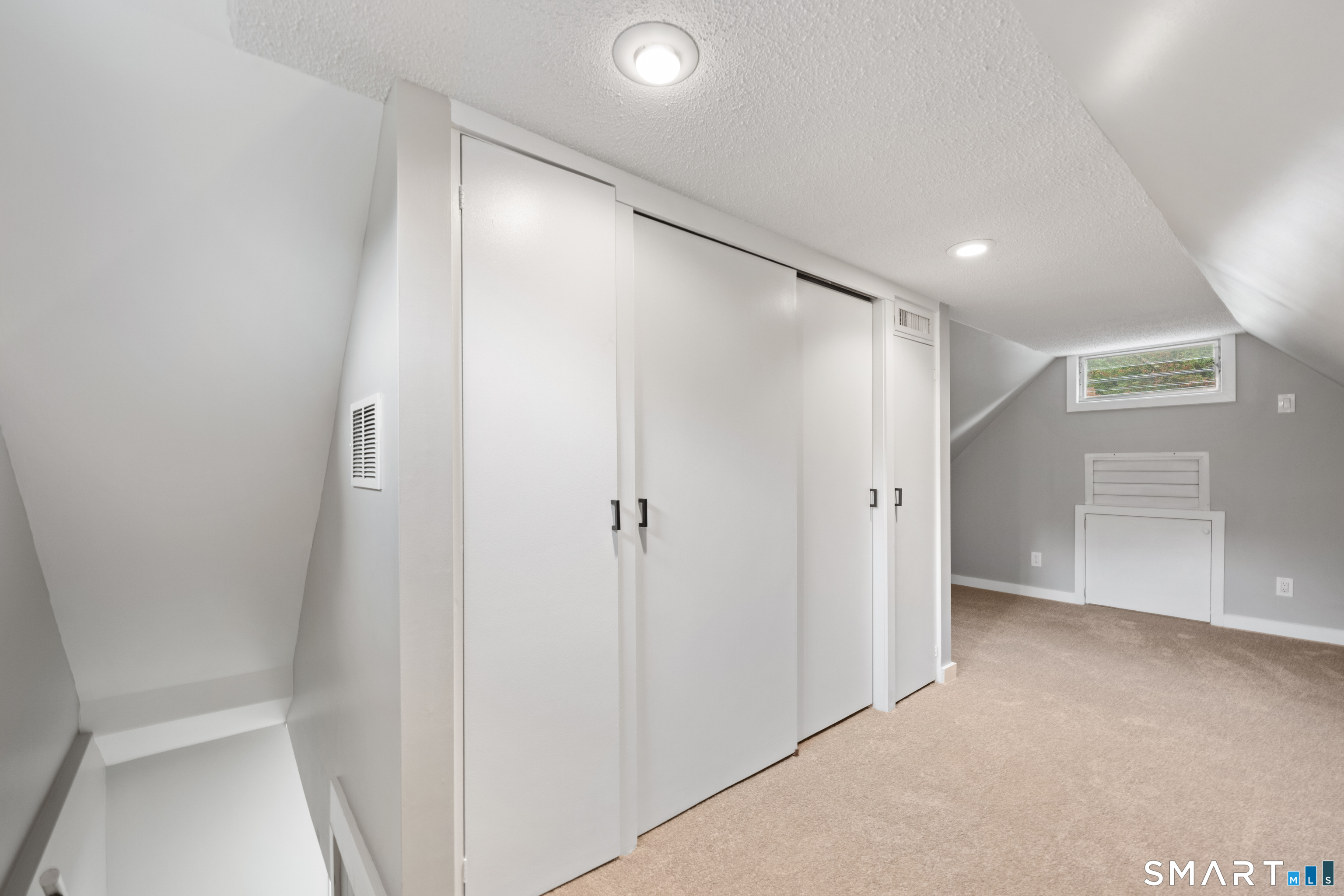 8 Hillside Road photo 19
