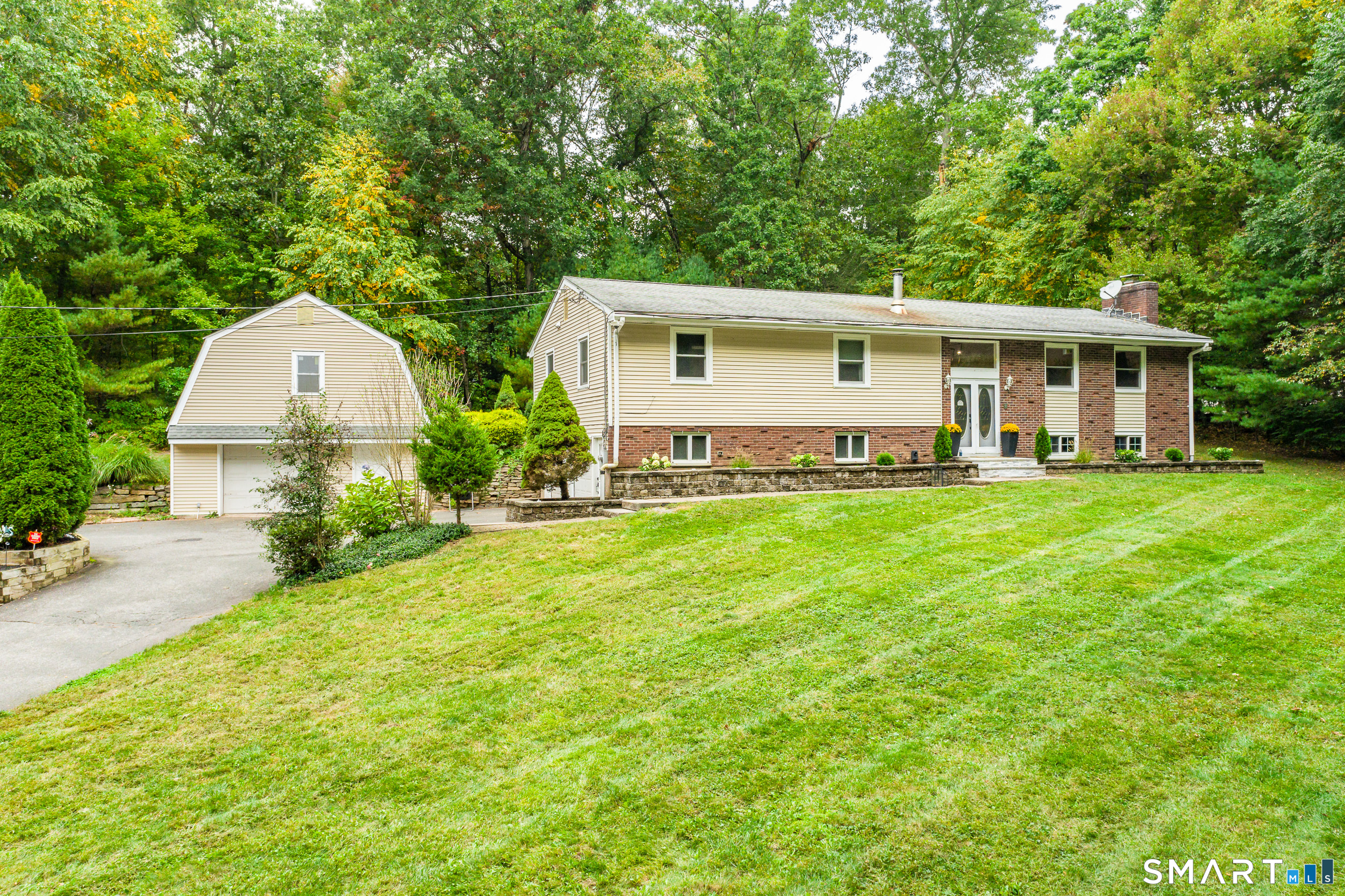 Single family home for sale at 508 Oakwood Dr, Glastonbury, CT 06033 | MLS# 24208773