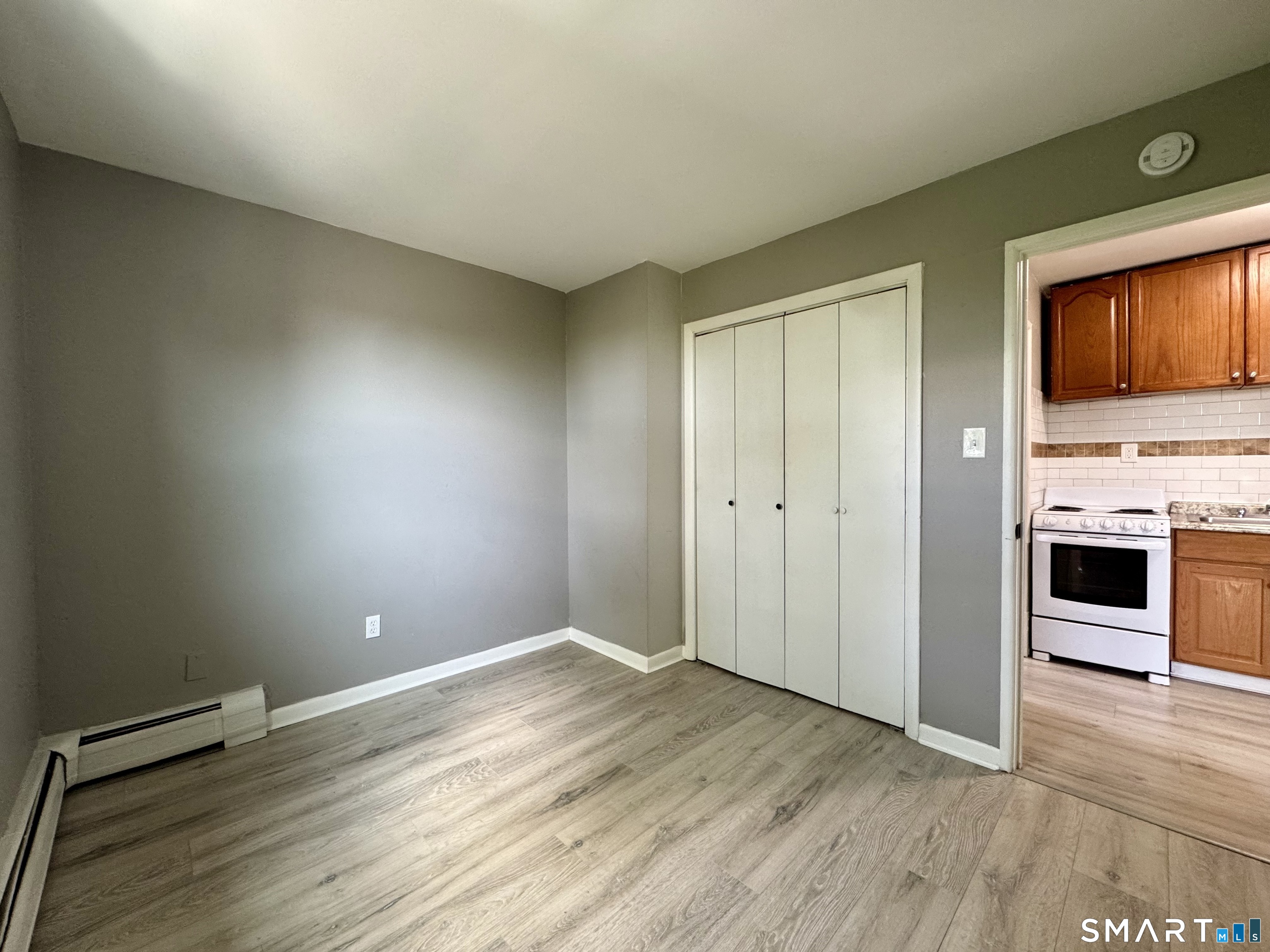 Foto 8 de Apartamento en renta en 85-87 Union Avenue #C7, Bridgeport, CT — $1,450/mes