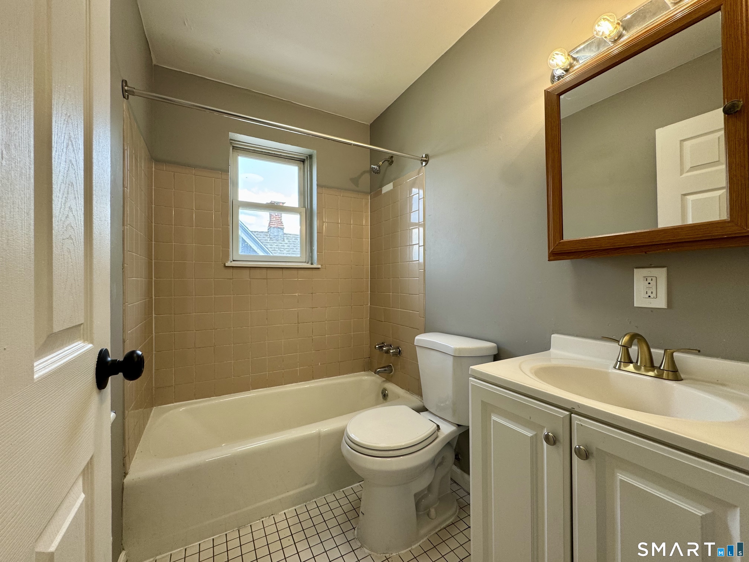 Foto 7 de Apartamento en renta en 85-87 Union Avenue #C7, Bridgeport, CT — $1,450/mes