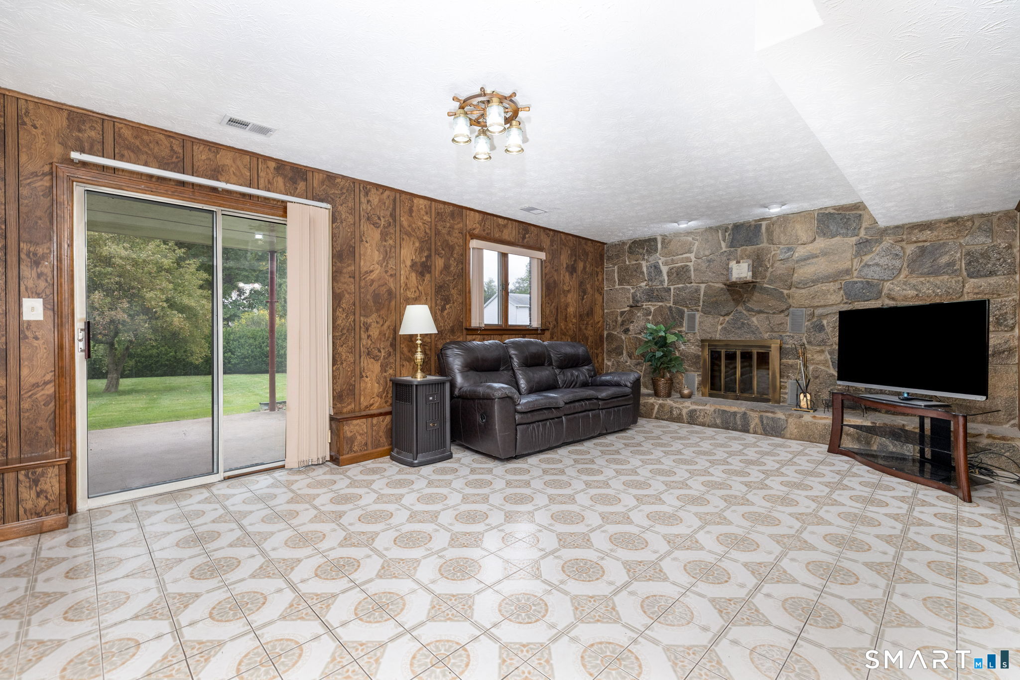 Photo 4 of Single family home for sale at 15 Colonial Dr, Wethersfield, CT 06109 | MLS# 24208825 | Listing updated on 2026-10-07