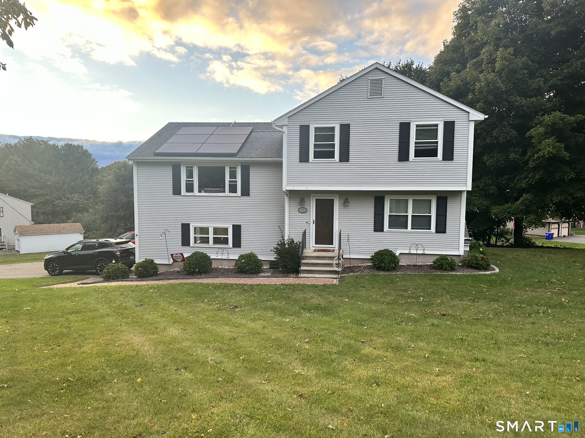 Photo 1 of Single family home for sale at 172 Old Farms Rd, Southington, CT 06489 | MLS# 24210871 | Listing updated on 2026-10-07