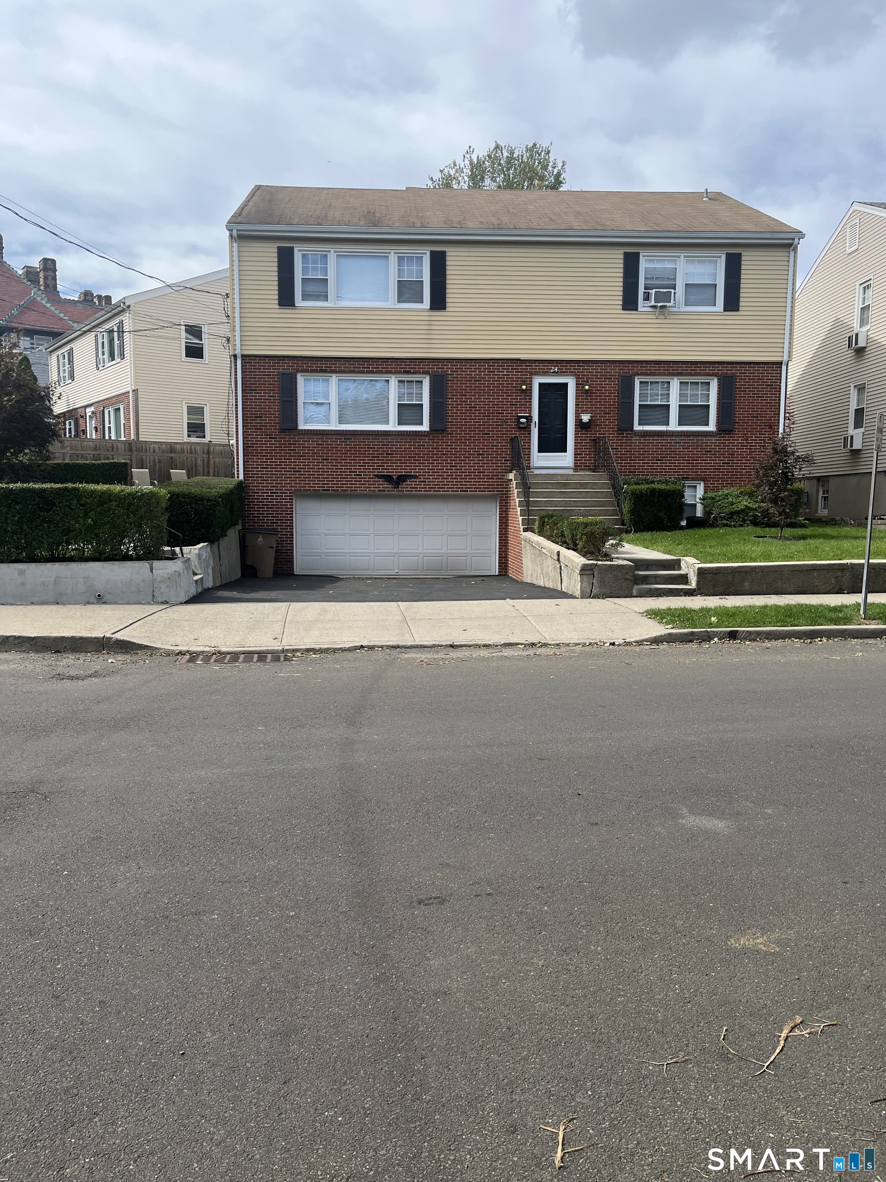 24 Mayflower Avenue