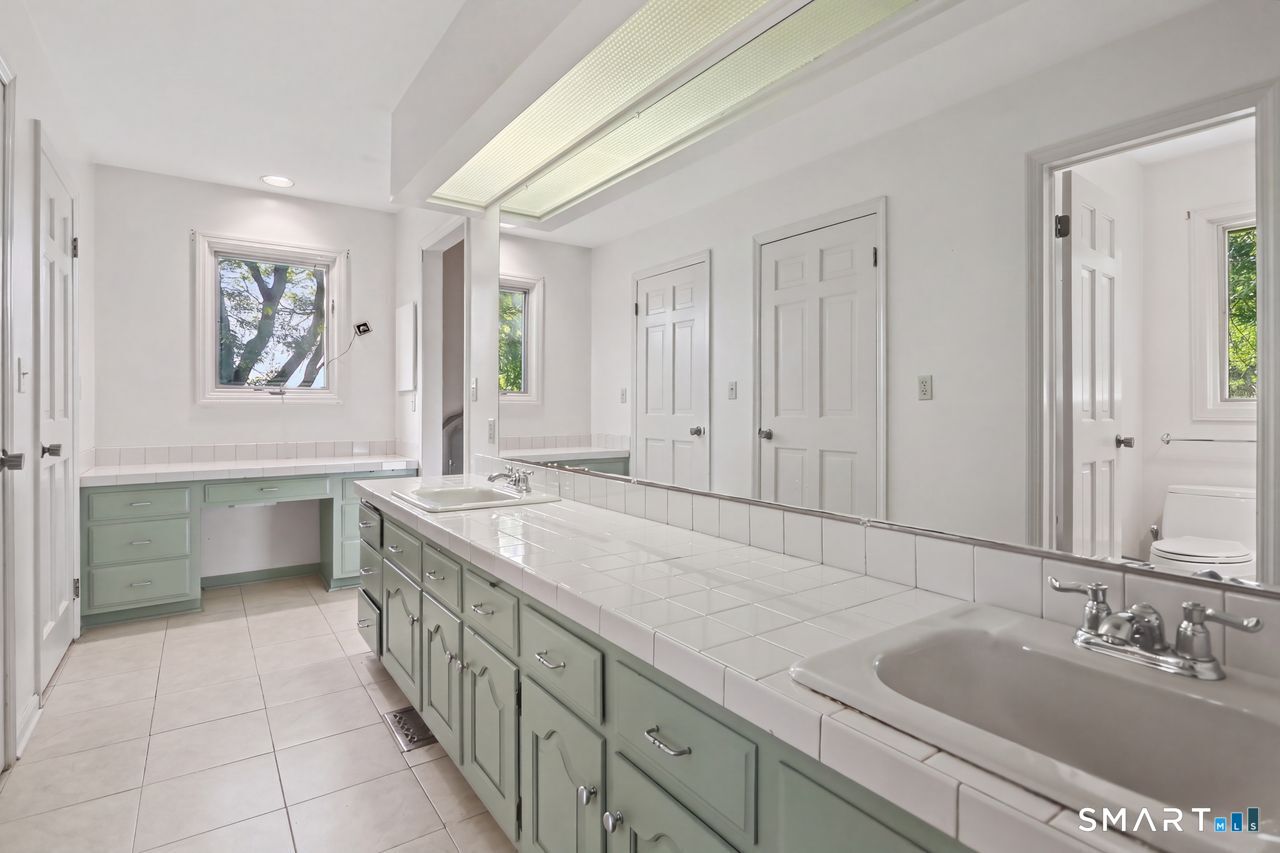 266 Ridgebury Road photo 20