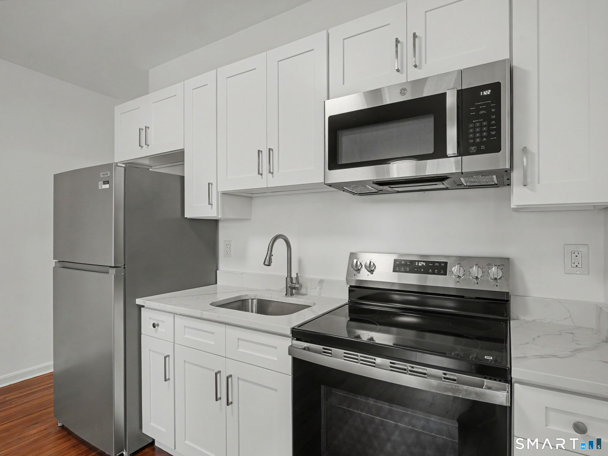 28 East Walnut Street, Stamford, Connecticut photo 3