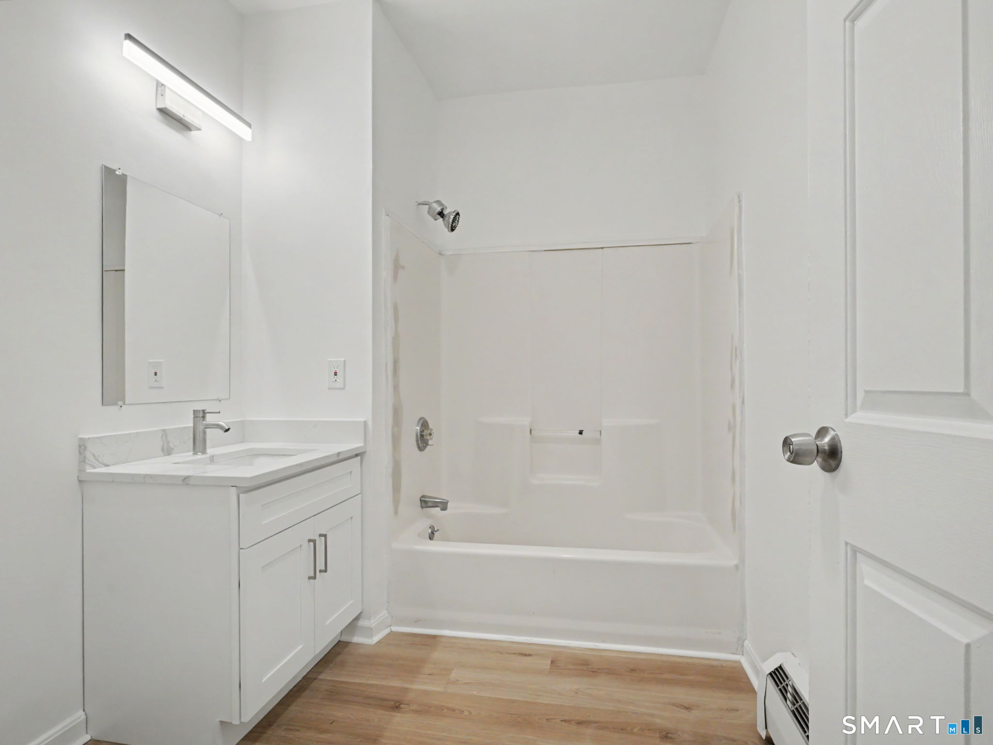 Foto 6 de Apartamento en renta en 28 East Walnut Street, Stamford, CT — $2,400/mes