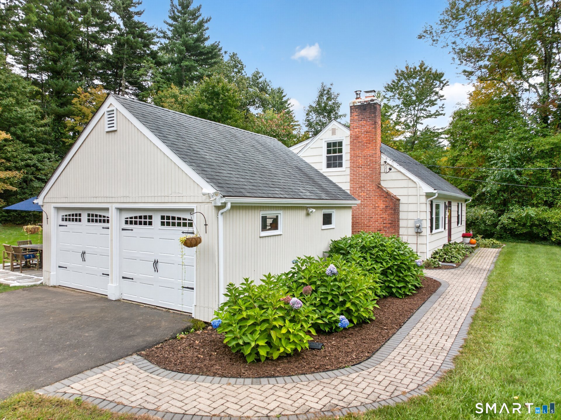 Photo 3 of Single family home for sale at 21 Ichabod Rd, Simsbury, CT 06070 | MLS# 24210037 | Listing updated on 2026-10-04