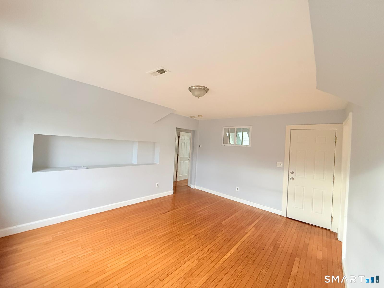 Foto 7 de Apartamento en renta en 73 Vine Street #3, Bridgeport, CT — $1,800/mes