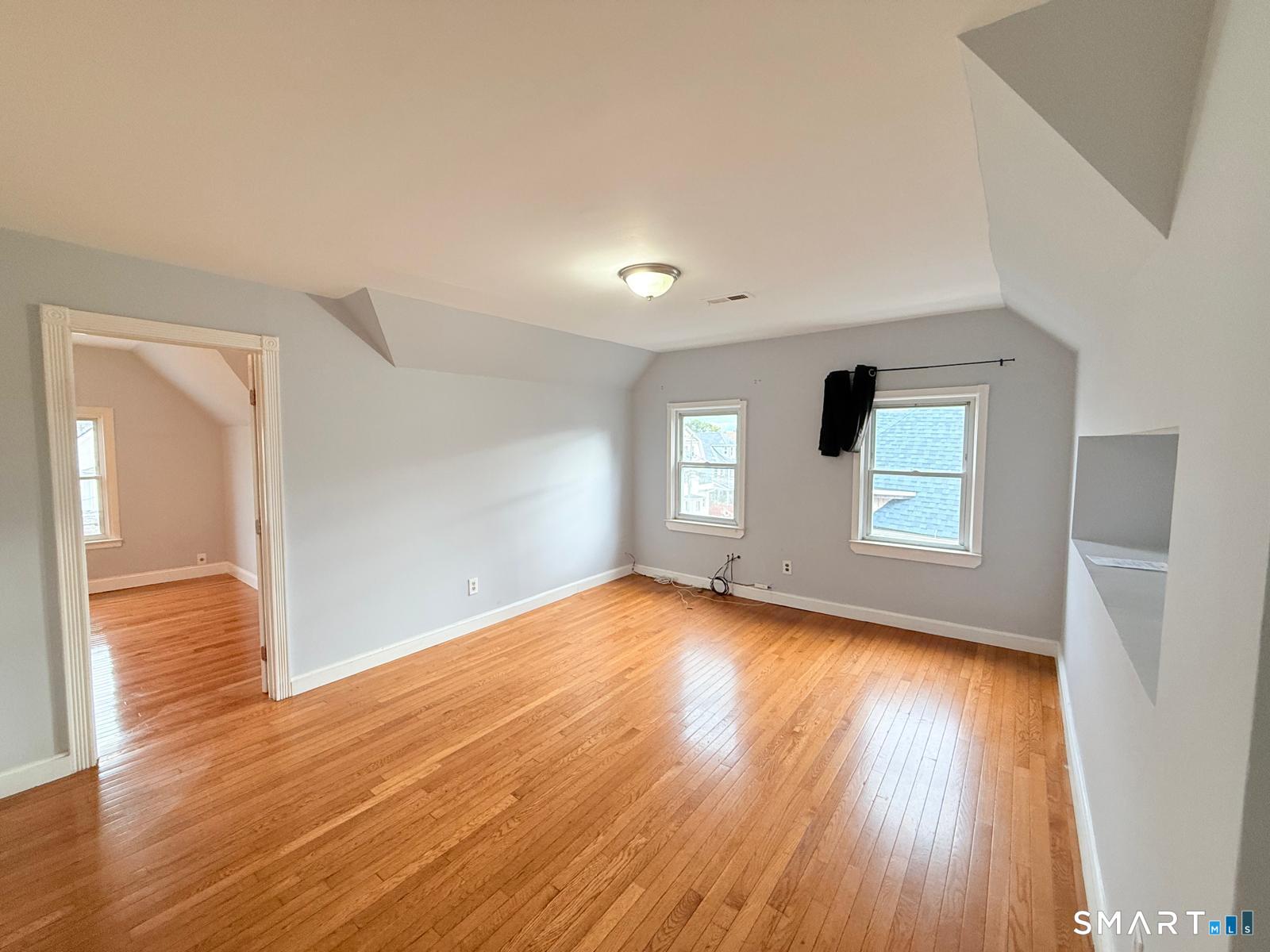 Foto 8 de Apartamento en renta en 73 Vine Street #3, Bridgeport, CT — $1,800/mes