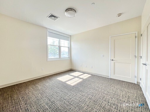 Foto 8 de Renta en 215 Stillwater Avenue #216, Stamford, CT — $2,335/mes